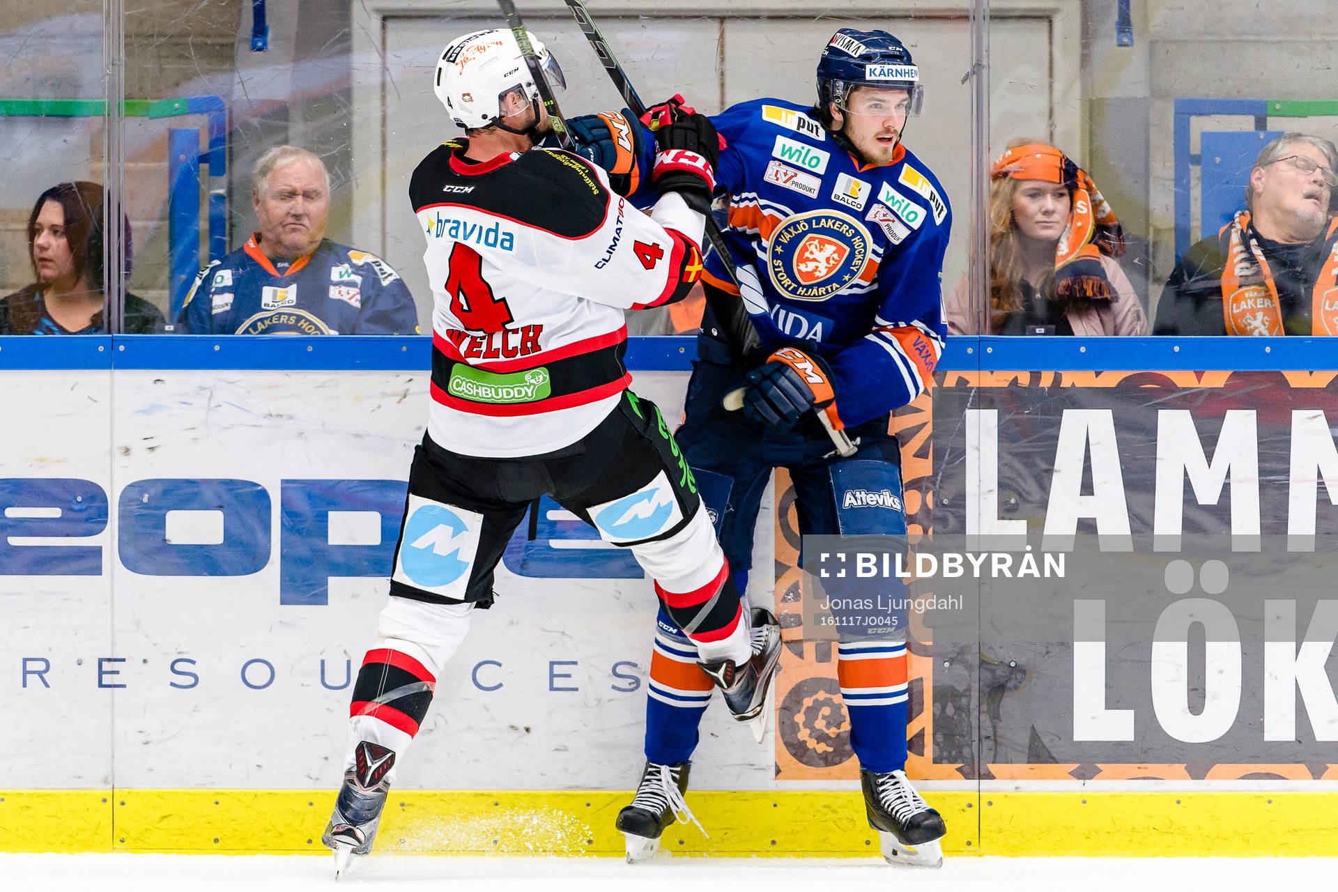 Kamp mellan Malmö Redhawks Noah Welch och Växjös Dennis