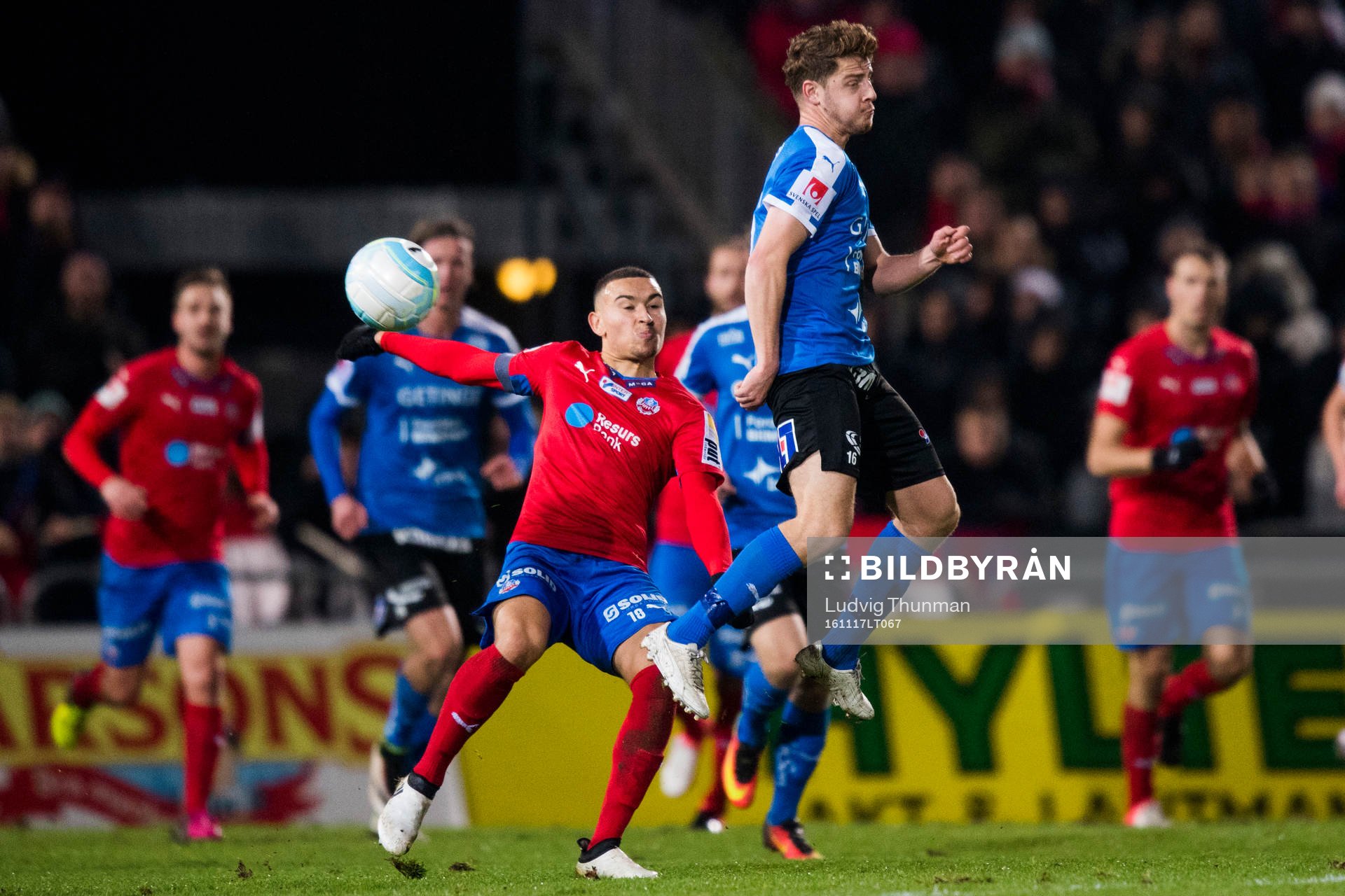 Helsingborgs Jordan Larsson och Halmstads Rebin Asaad