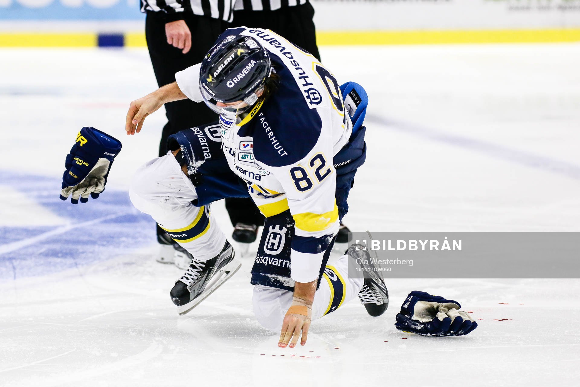 Hv71s  Kevin Stenlund blödde i ansiktet