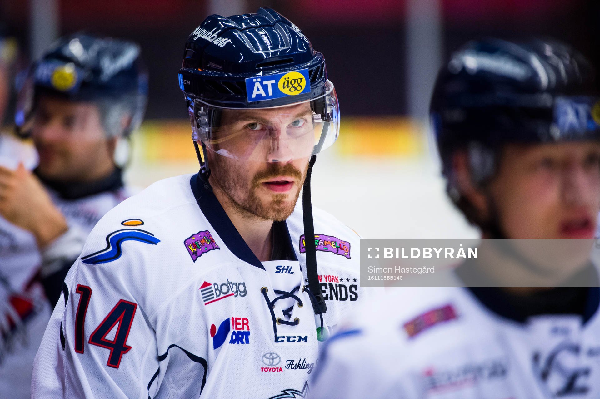 Linköpings Anssi Salmela före ishockeymatchen i SHL