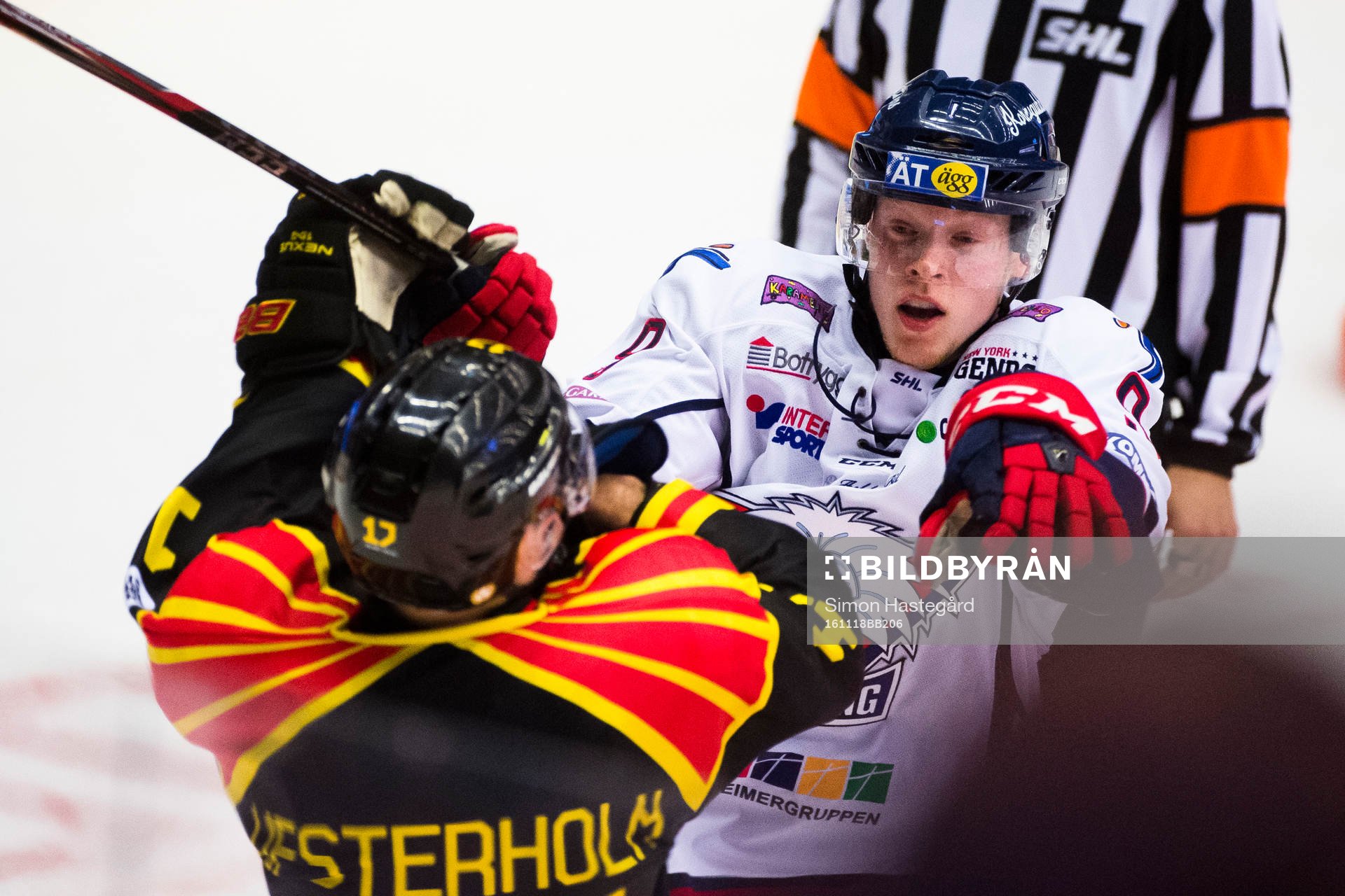 Brynäs Pathrik Westerholm och Linköpings Anton Karlsson i