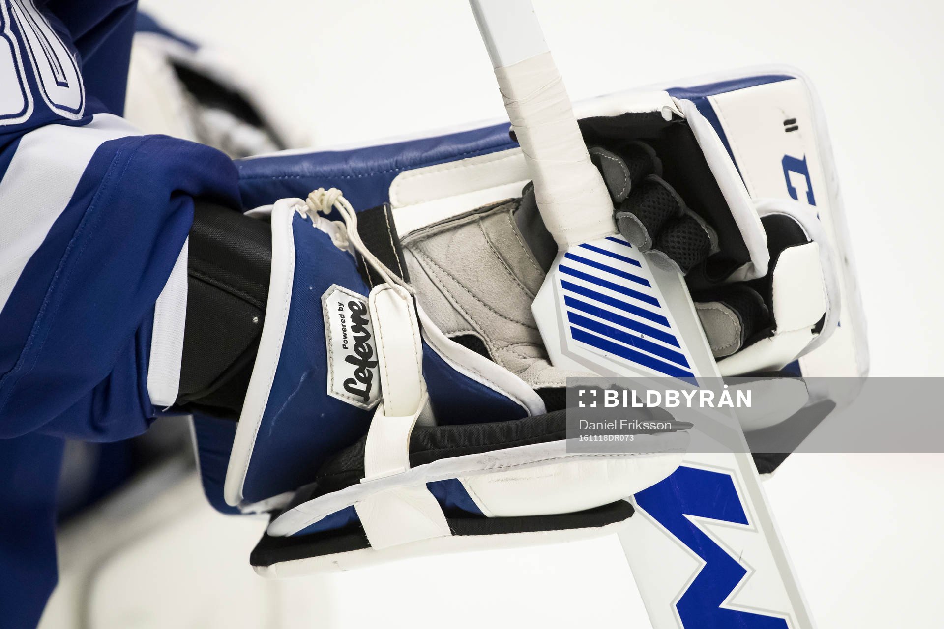 Handske i ishockeymatchen i SHL mellan Leksand och