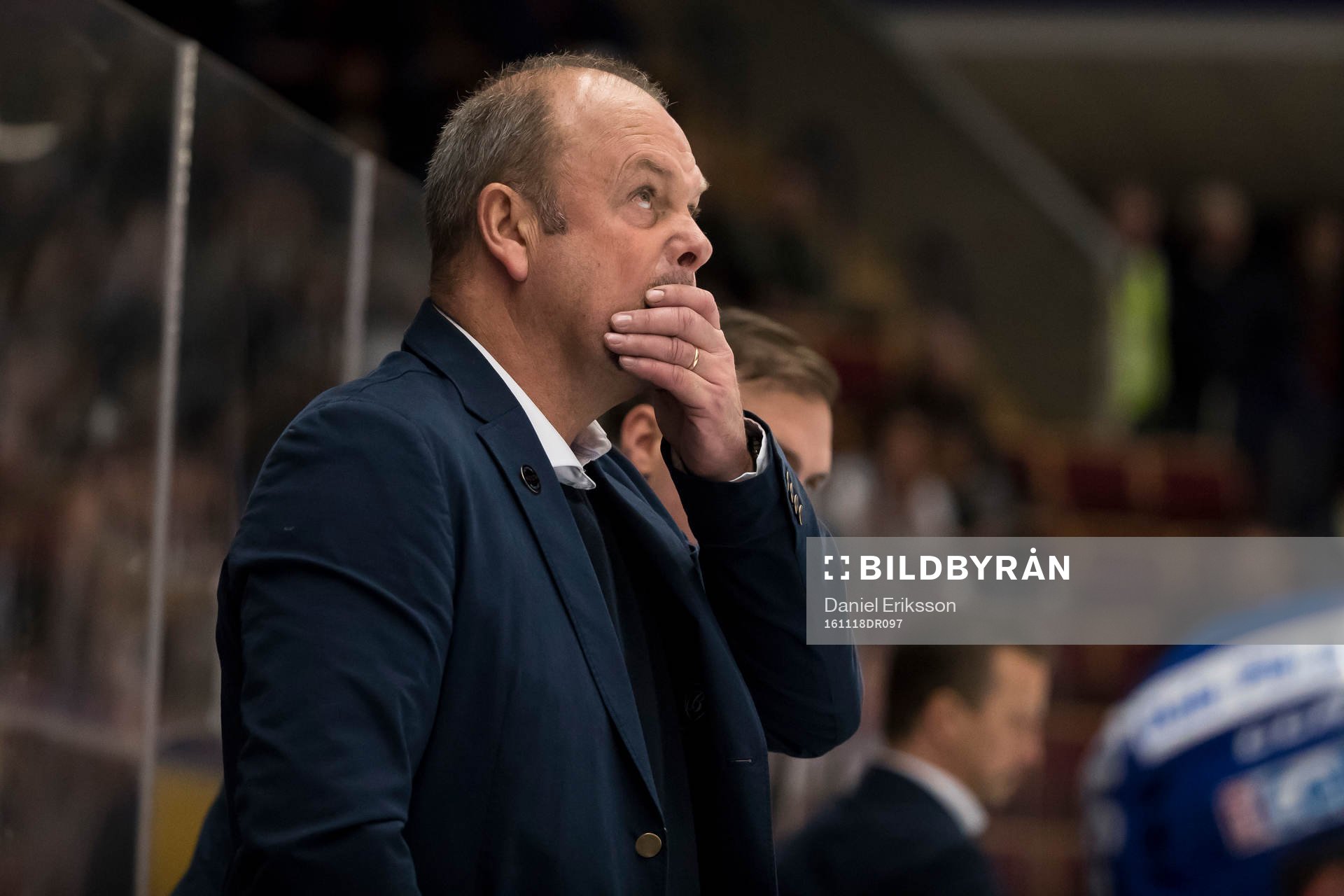 Leksands tränare Per-Erik Johnsson  i ishockeymatchen i