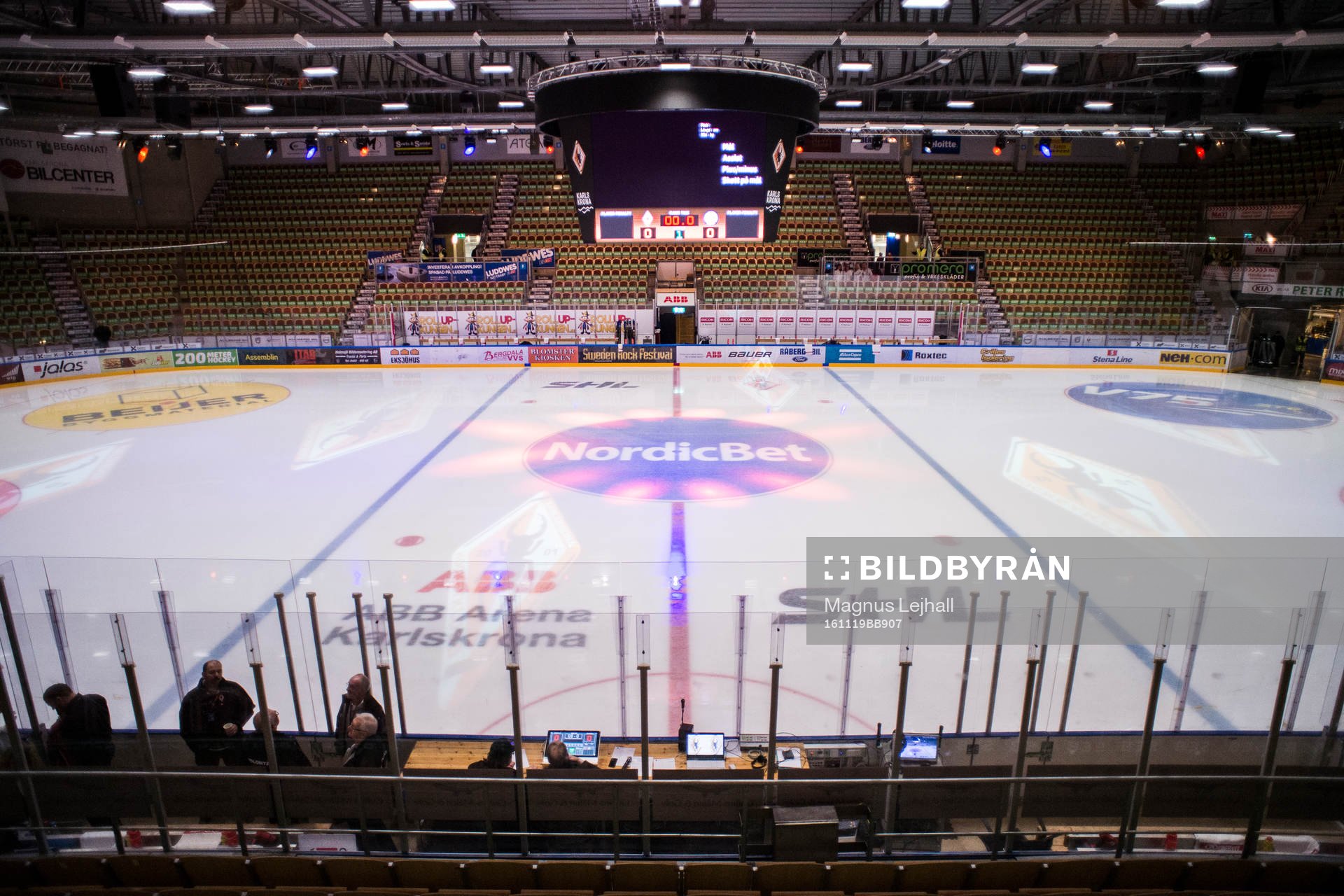interiört i ABB Arena Rosenholm innan ishockeymatchen i