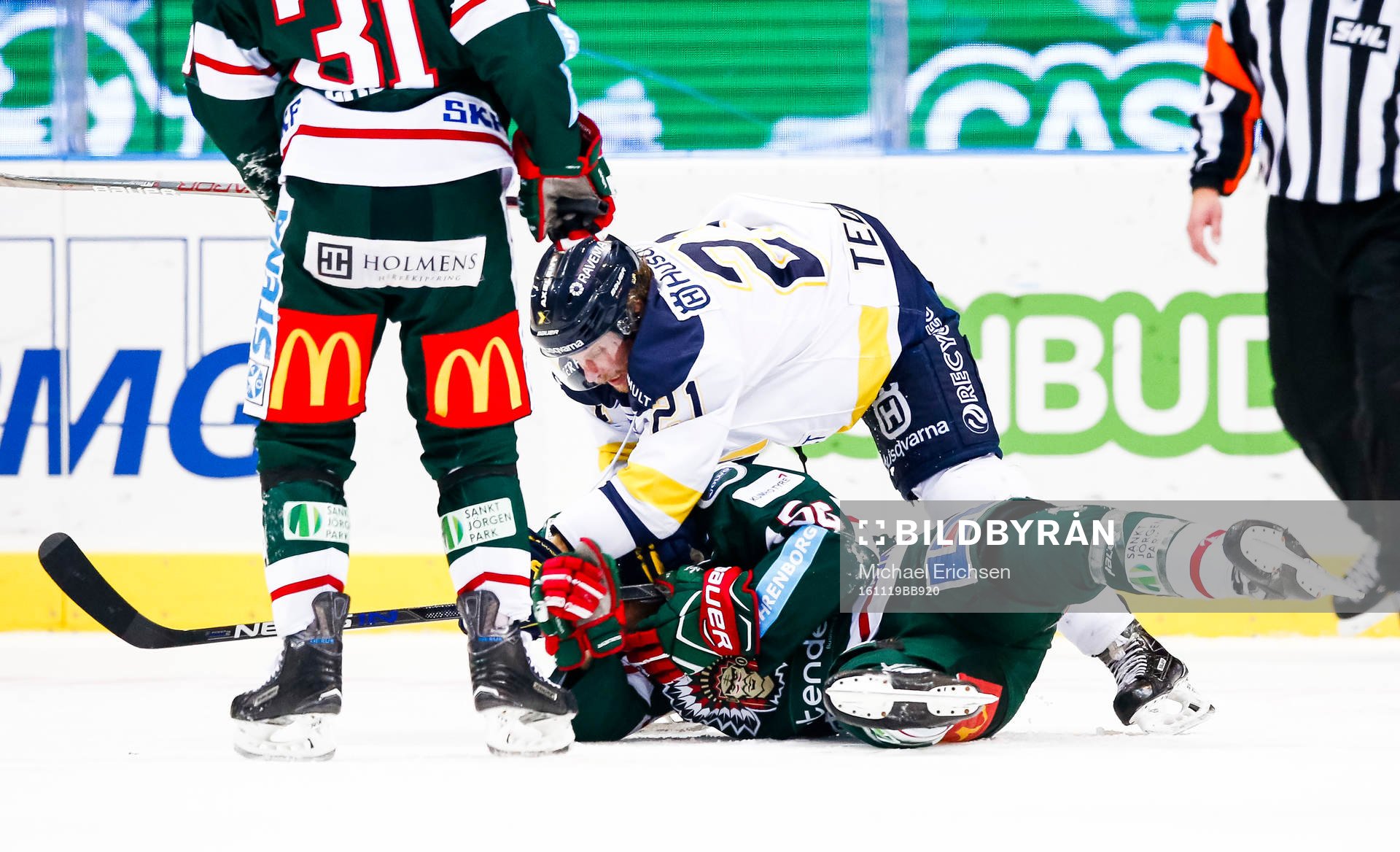 s Mattias Tedenby och Frölundas Jonathan Sigalet