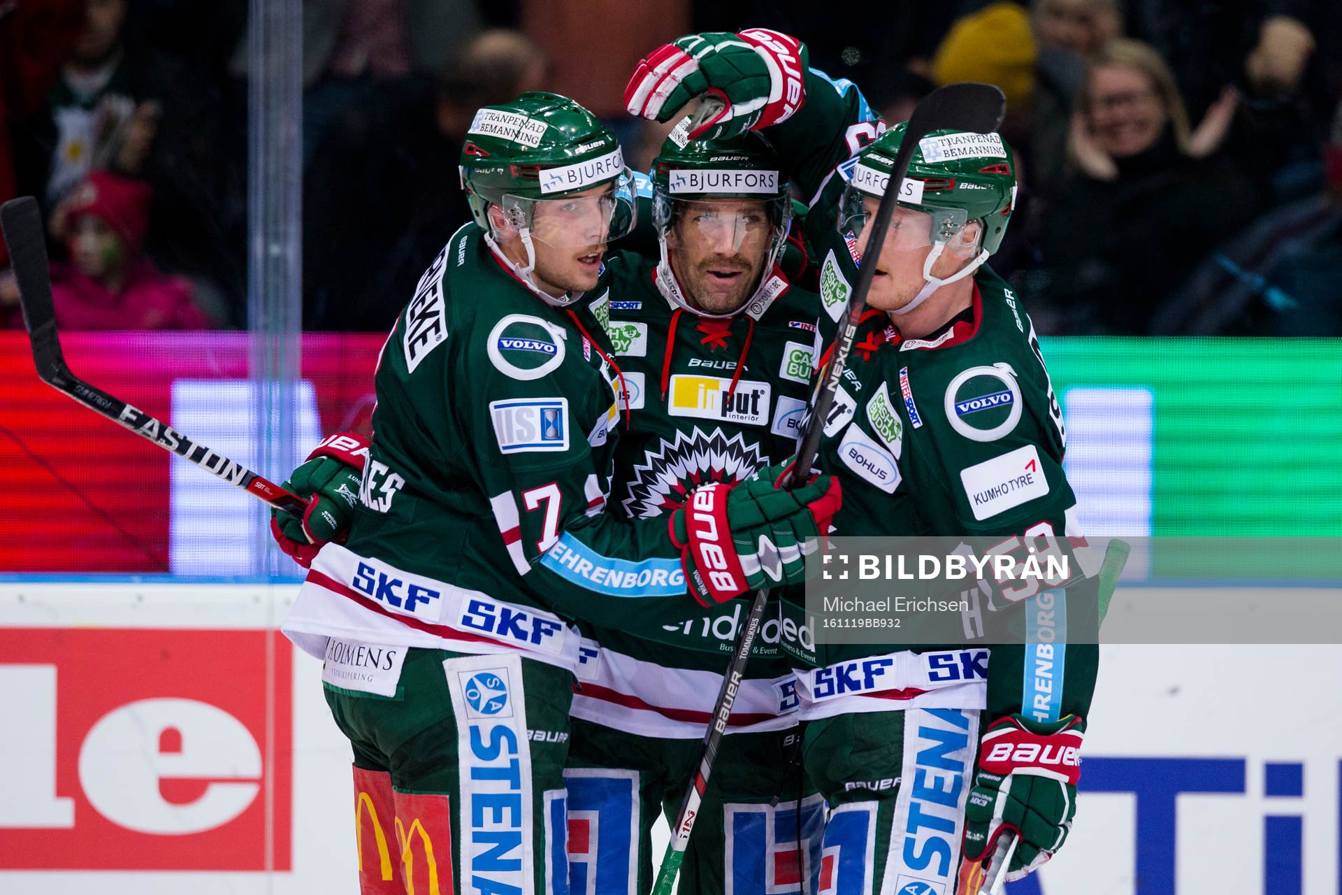 Frölundas Joel Lundqvist jublar ihop med Henrik Tömmernes