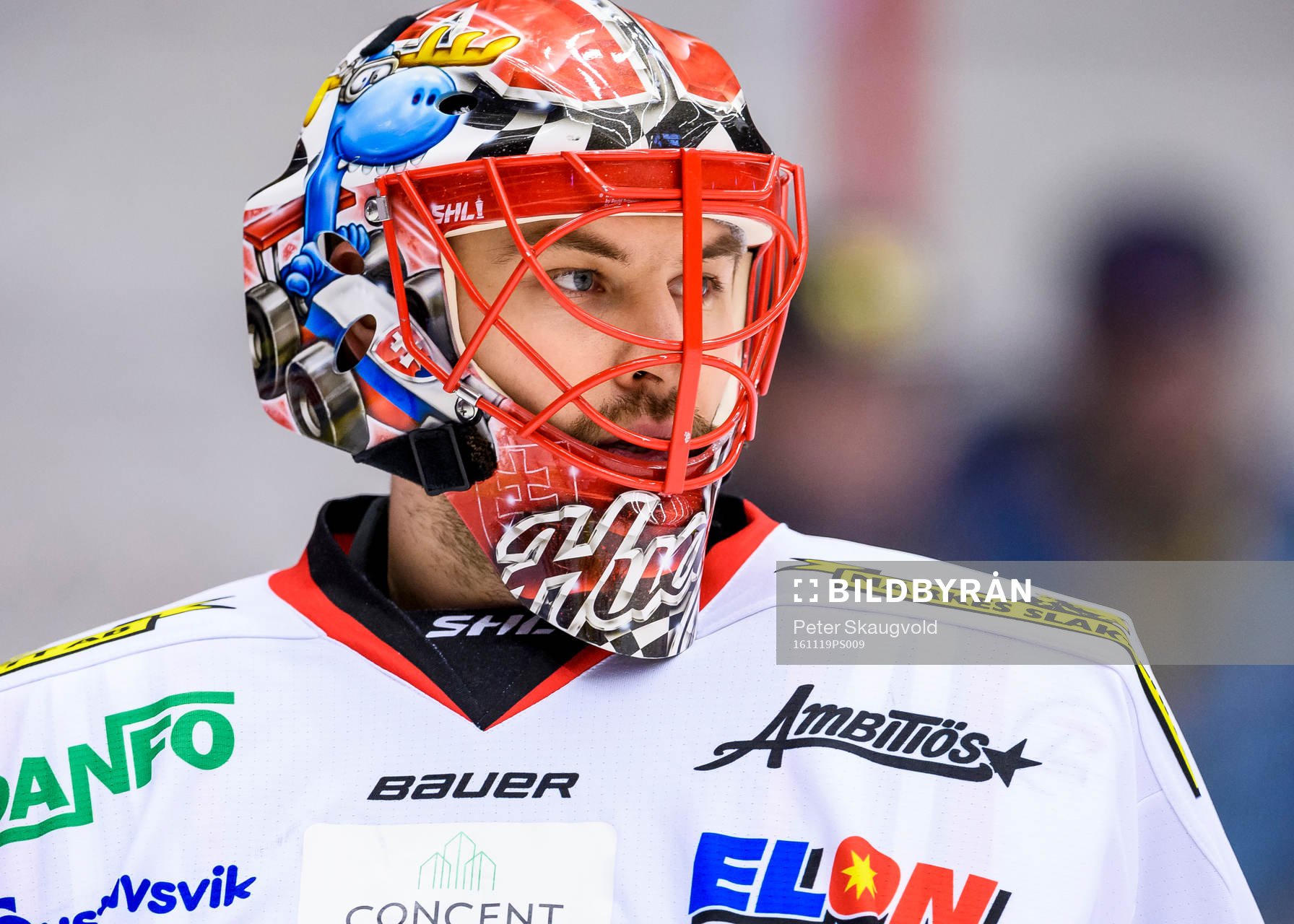 Örebros målvakt Julius Hudacek på uppvärmningen