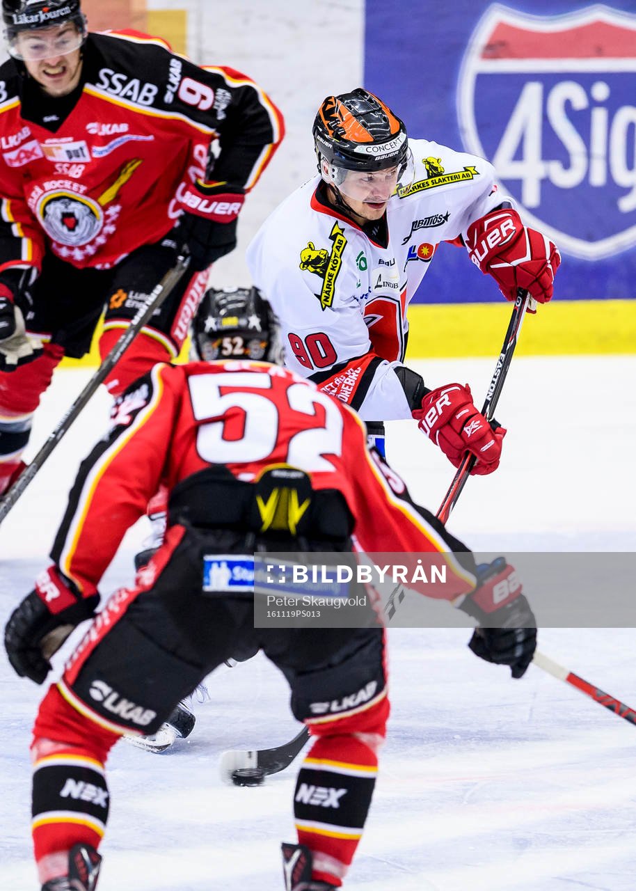 Örebros Libor Hudacek laddar för skott