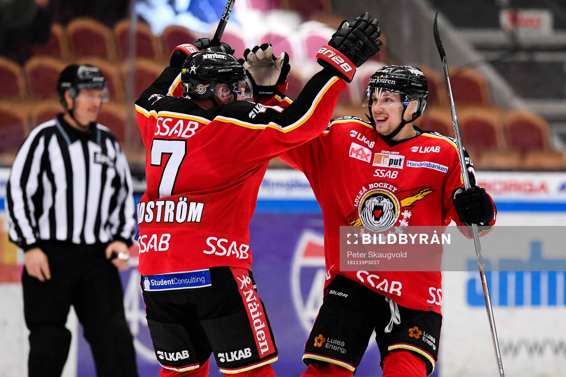 Luleås Petter Emanuelsson och Jan Sandström jublar