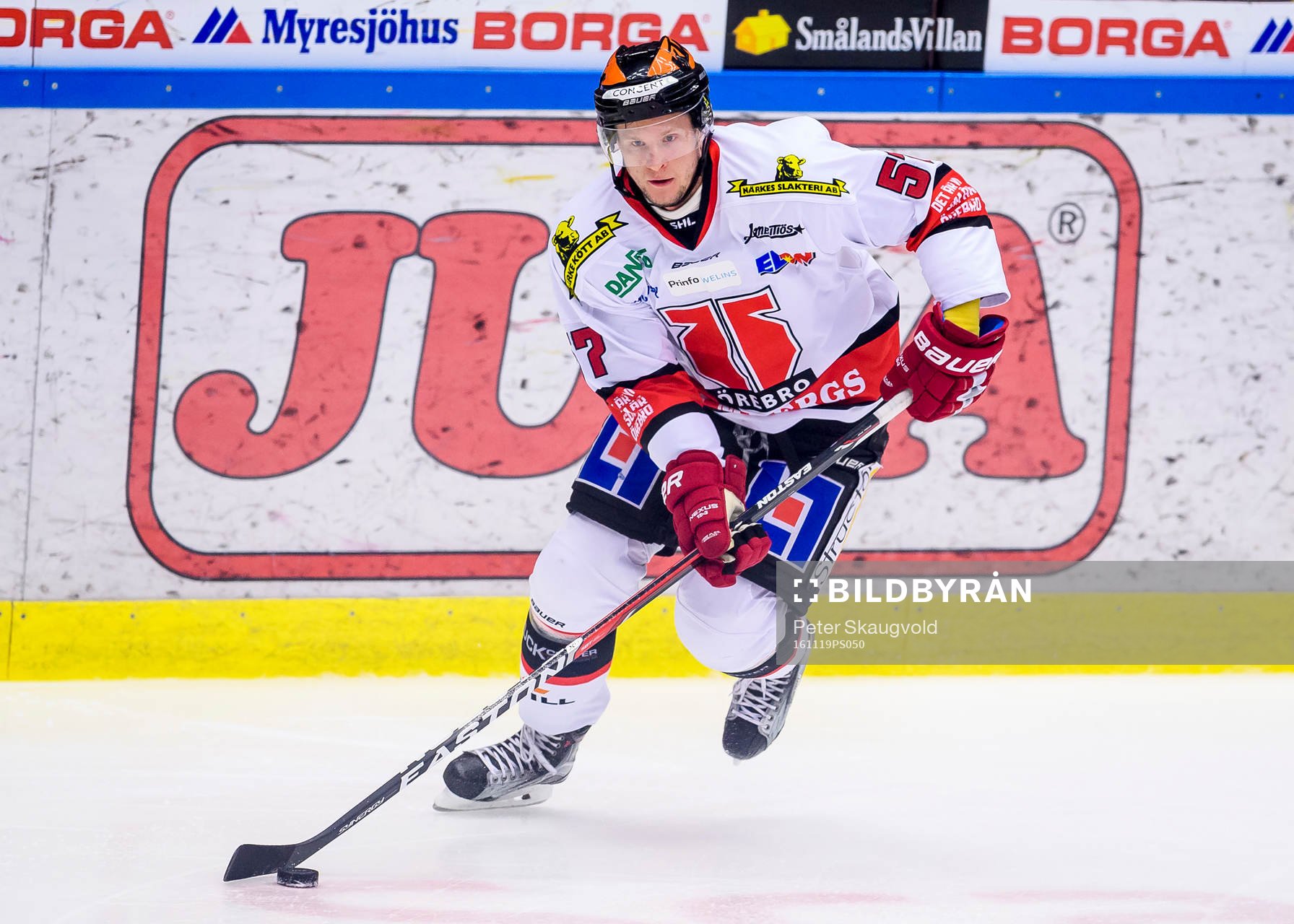 Örebros Johan Motin med pucken
