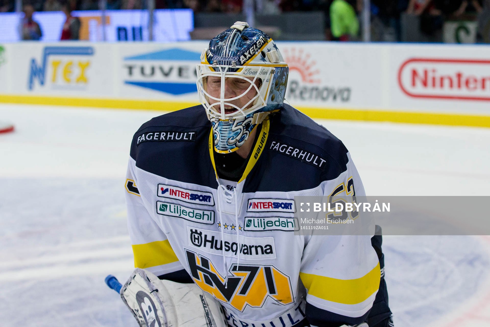 s målvakt Fredrik Pettersson-Wentzel grimaserar