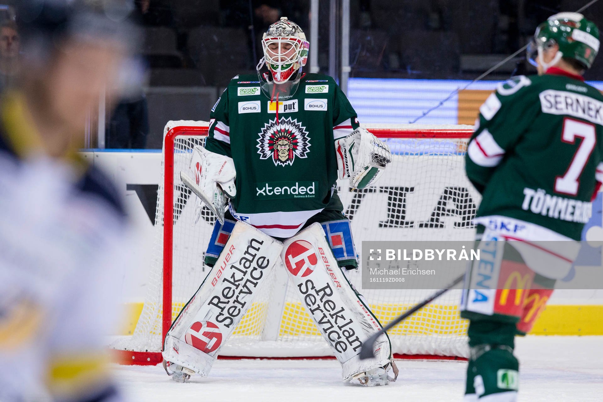 Frölundas målvakt Johan Gustafsson jublar vid