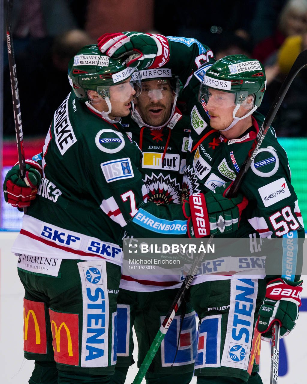Frölundas Joel Lundqvist jublar ihop med Henrik Tömmernes