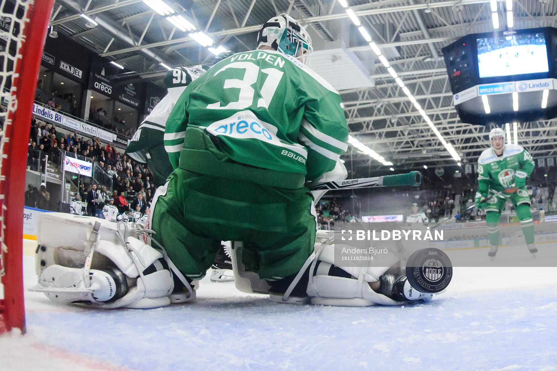 Färjestads Johan Ryno (ej i bild) gör 2-3