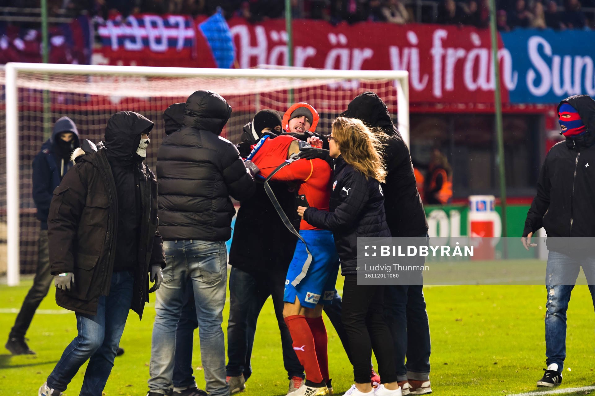 Supportrar rycker i Helsingborgs Jordan Larsson