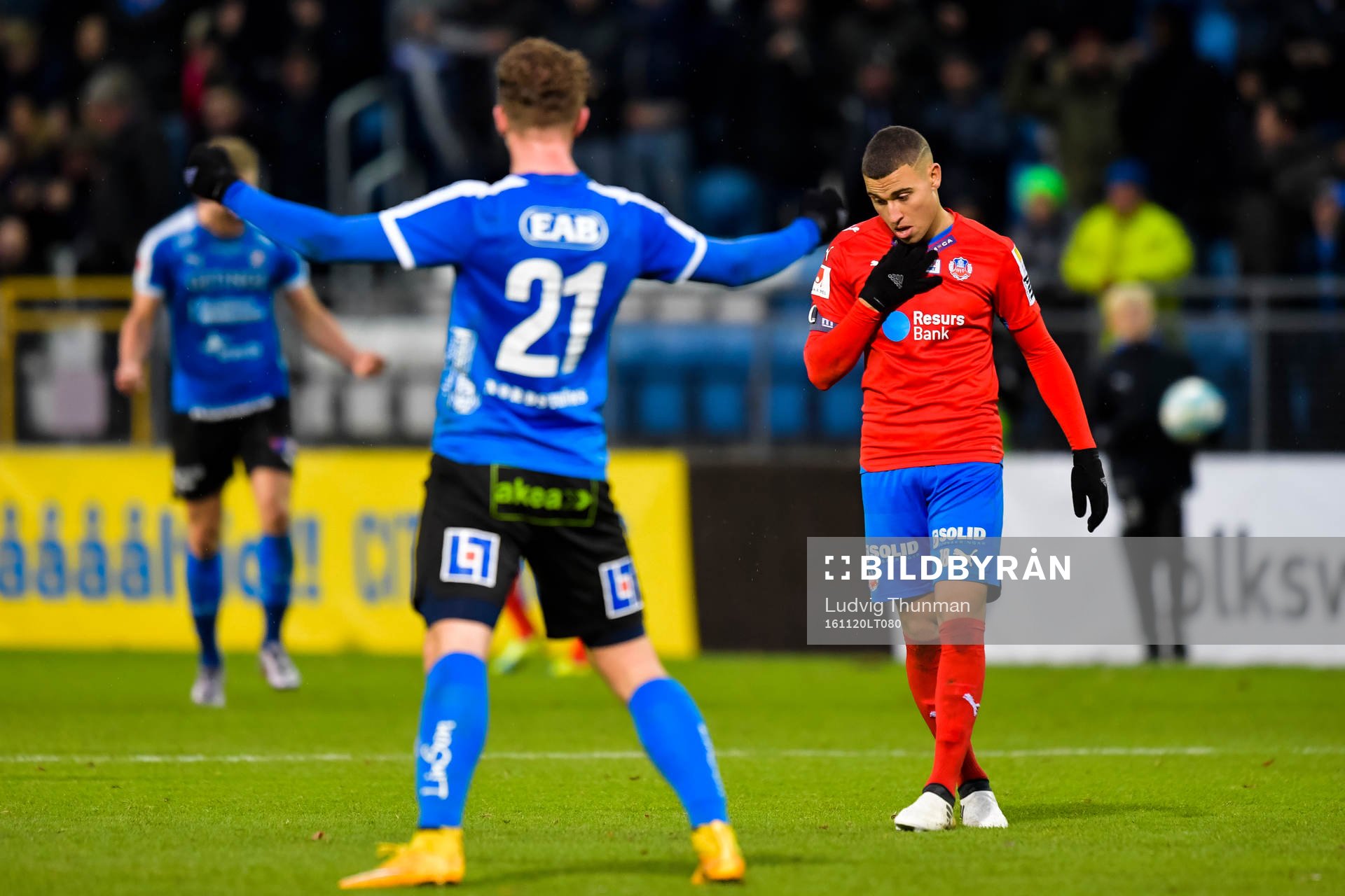 Halmstads Andreas Bengtsson jublar medan Helsingborgs