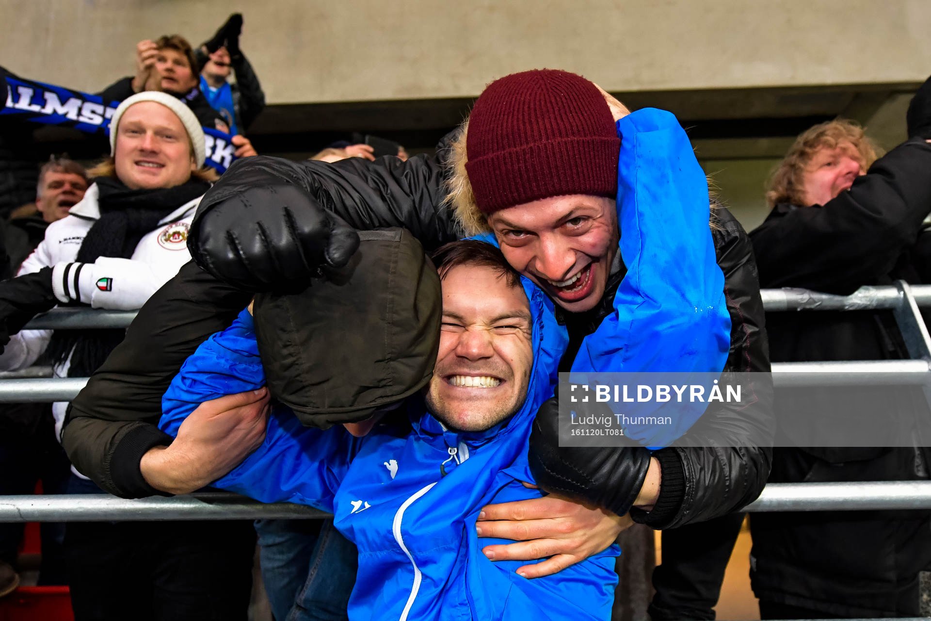 Halmstads Ivo Pekalski  ledare jublar med supportrar