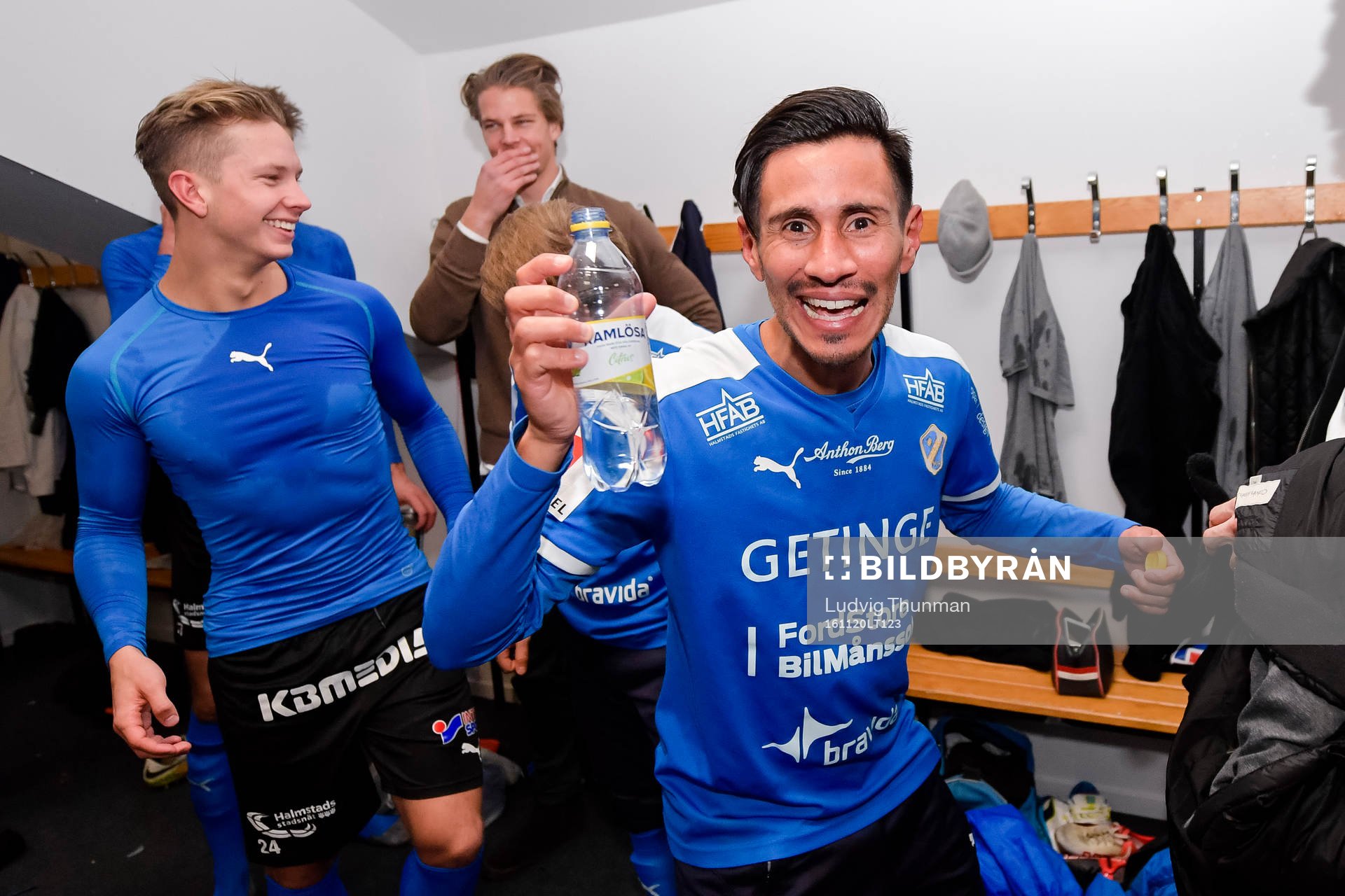 Halmstads Simon Silverholt och Antonio Rojas jublar i