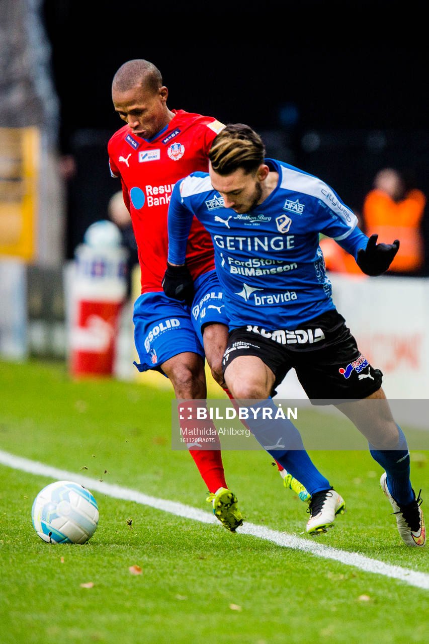 Helsingborgs Monday Samuel och Halmstads Sead Haksabanovic