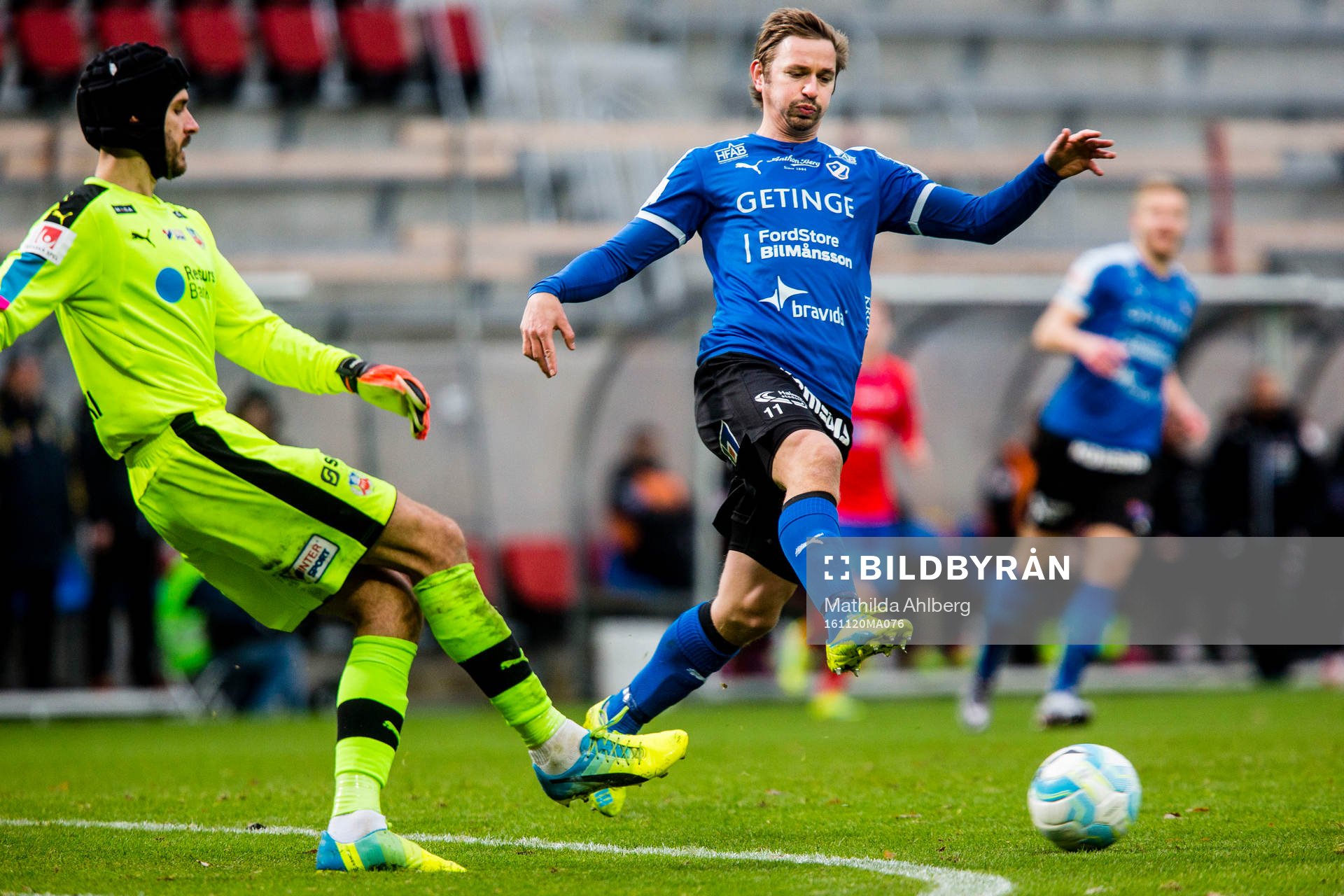 Helsingborgs målvakt Stojan Lukic och Halmstads Fredrik