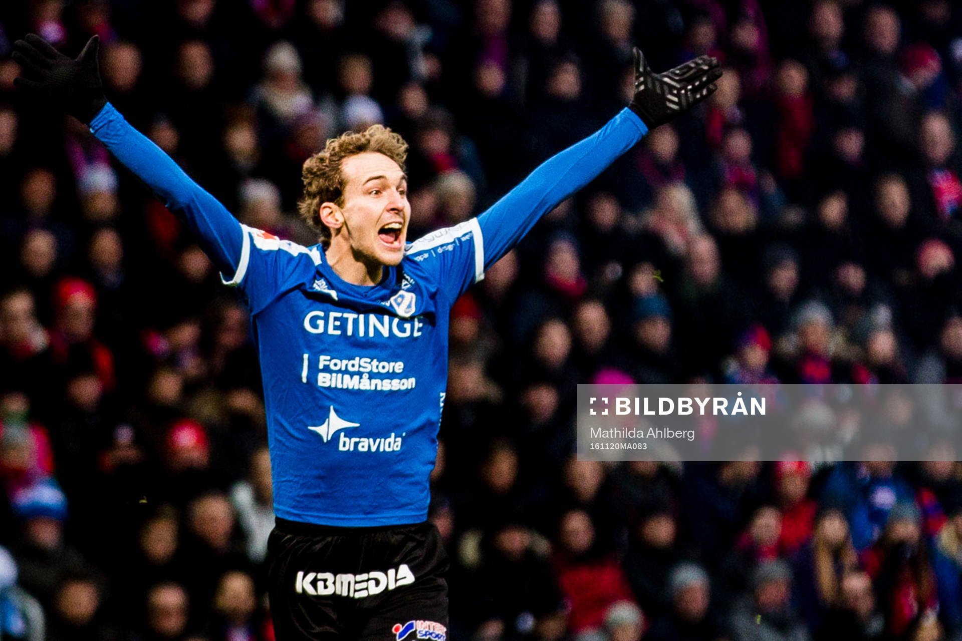 Halmstads Alexander Henningsson protesterar mot domslut
