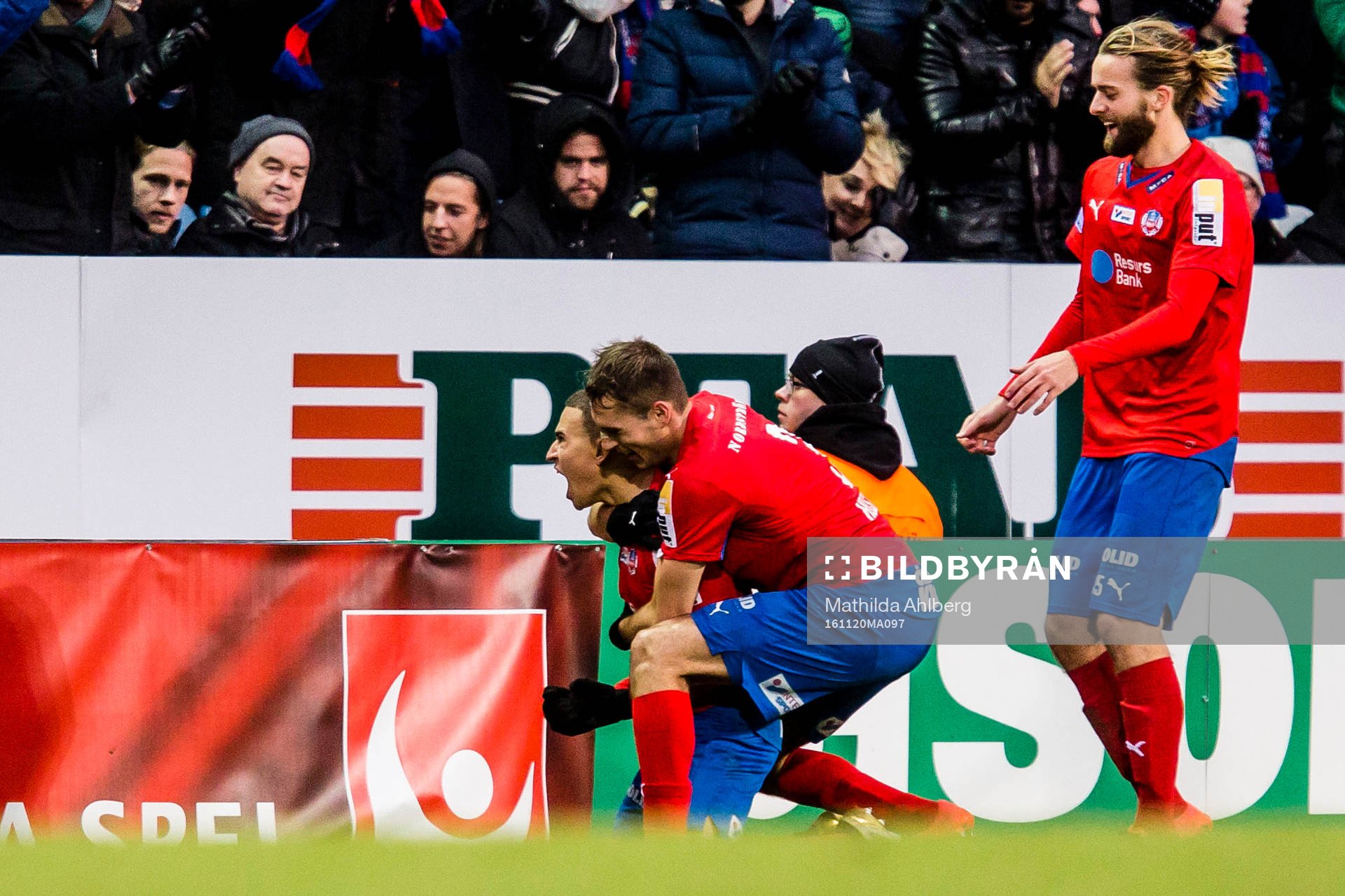 Helsingborgs Jordan Larsson jublar efter att ha gjort 1-0 under fotbollsmatchen i kvalet till Allsvenskan mellan Helsingborg och Halmstad den 20 november 2016 i Helsingborg.