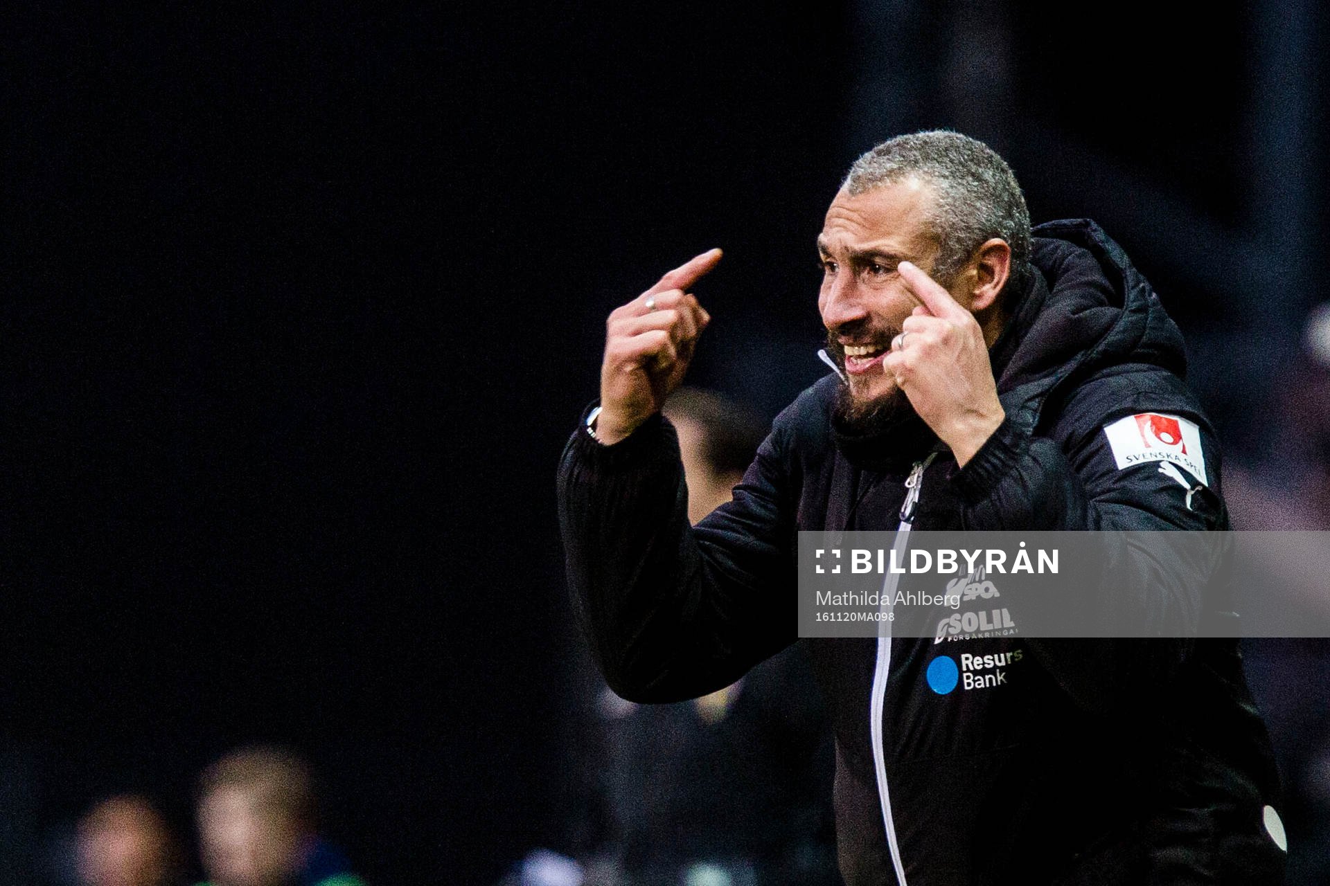 Helsingborgs manager Henrik Larsson gestikulerar