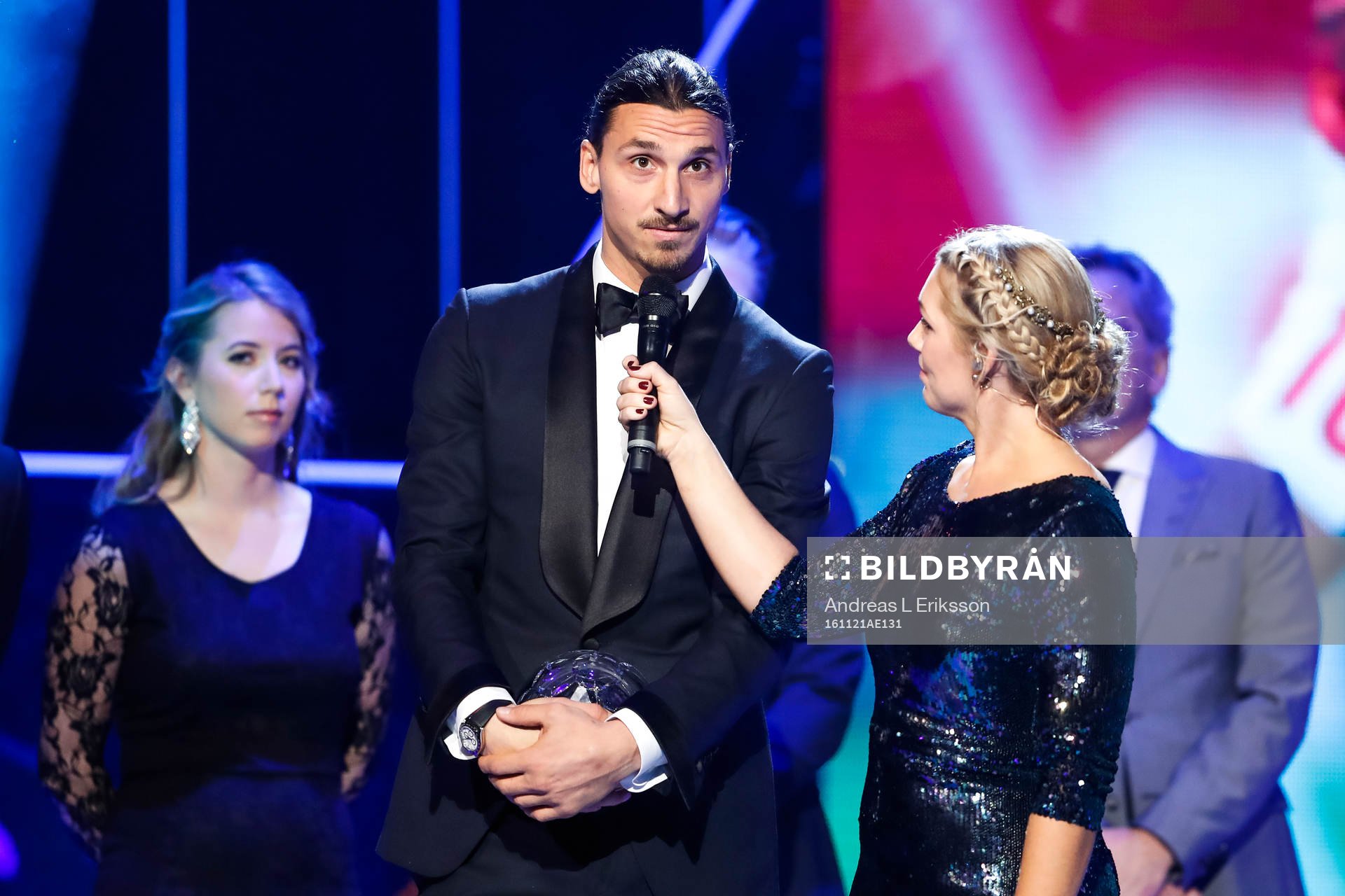Programledare Anna Brolin med Årets forward Zlatan