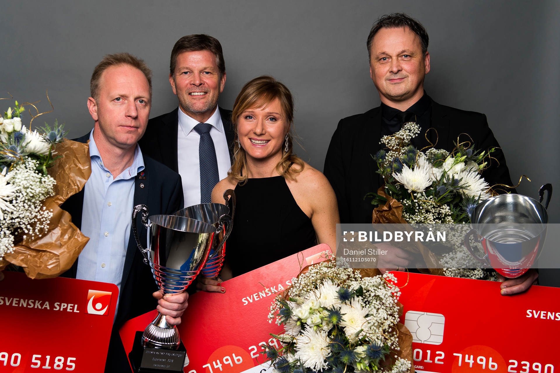 Årets Fair Play-klubbar representerade av Tony Karlsson, Halmstad, Lennart Käll från Svenska Spel, Maria Hagström, Linköping, och Urban Hagblom, GIF Sundsvall under Fotbollsgalan den 21 november 2016 i Stockholm.