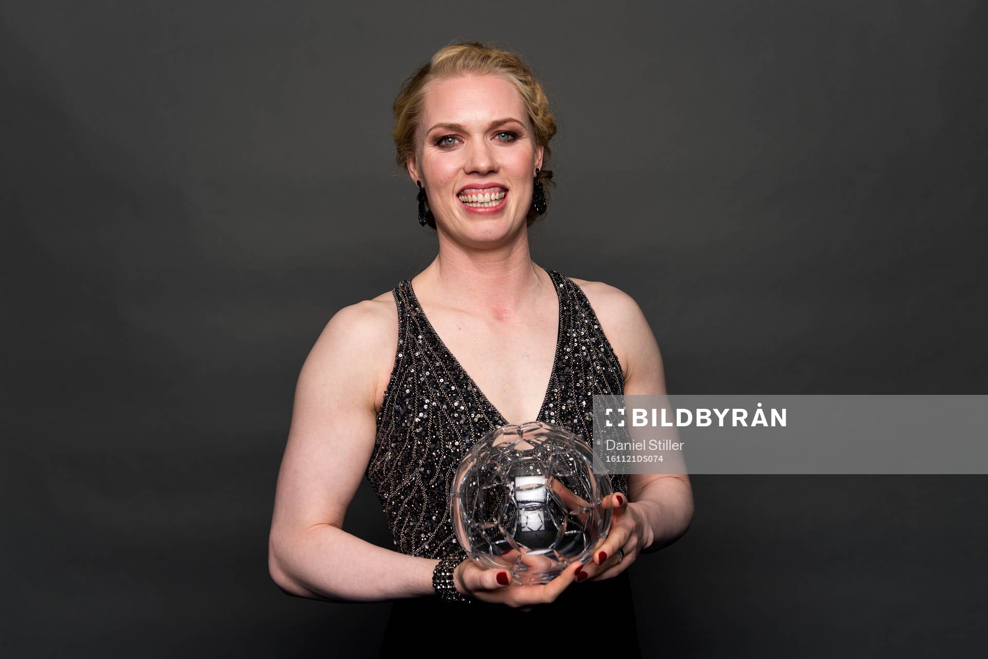 Hedvig Lindahl med priset för årets målvakt