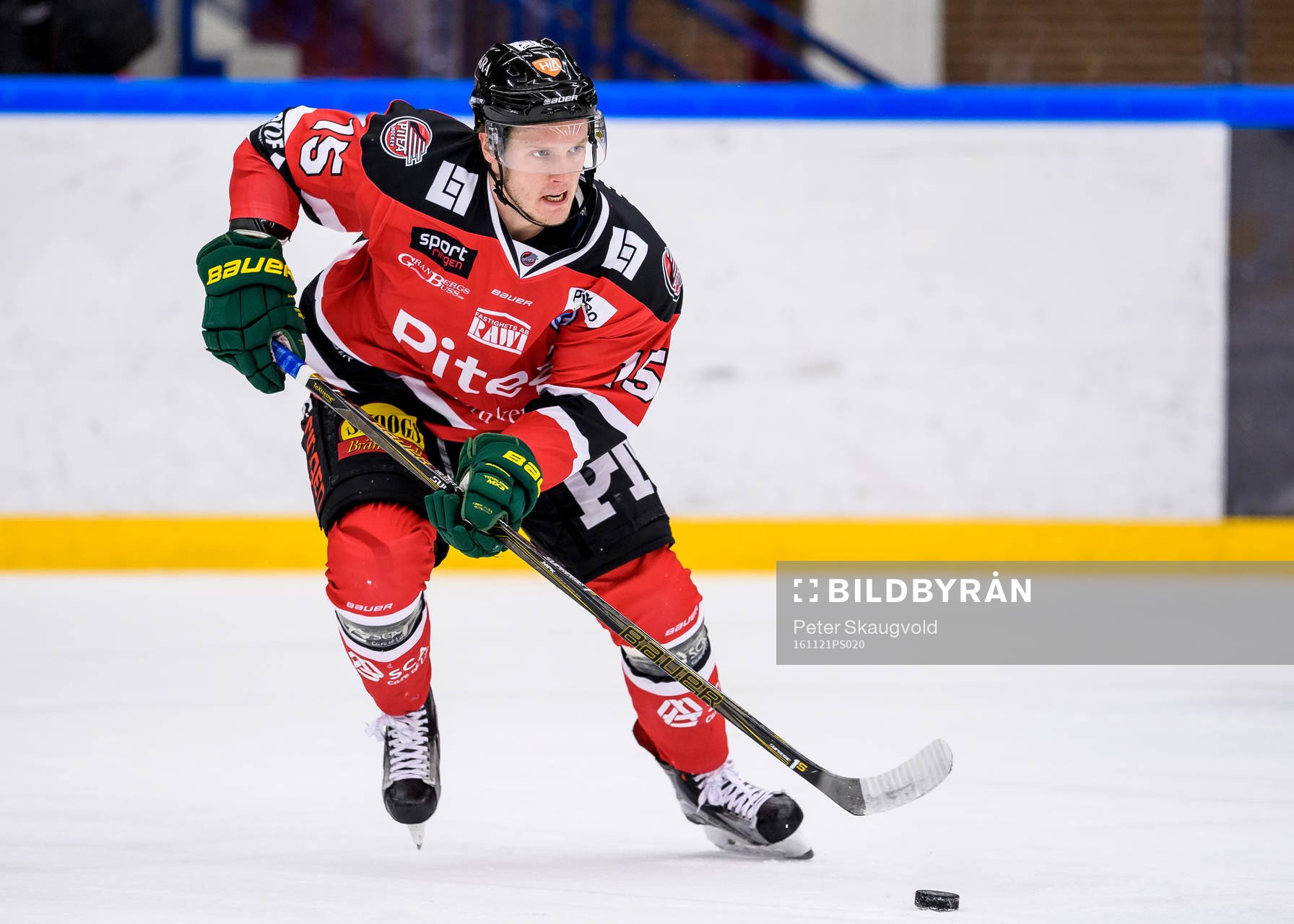 Piteås Emil Wikström med pucken