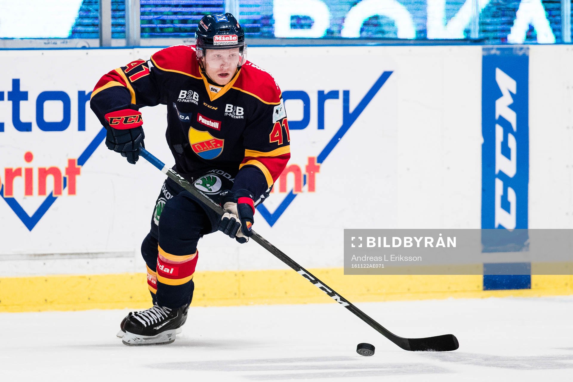 Djurgårdens Alexander Falk med pucken