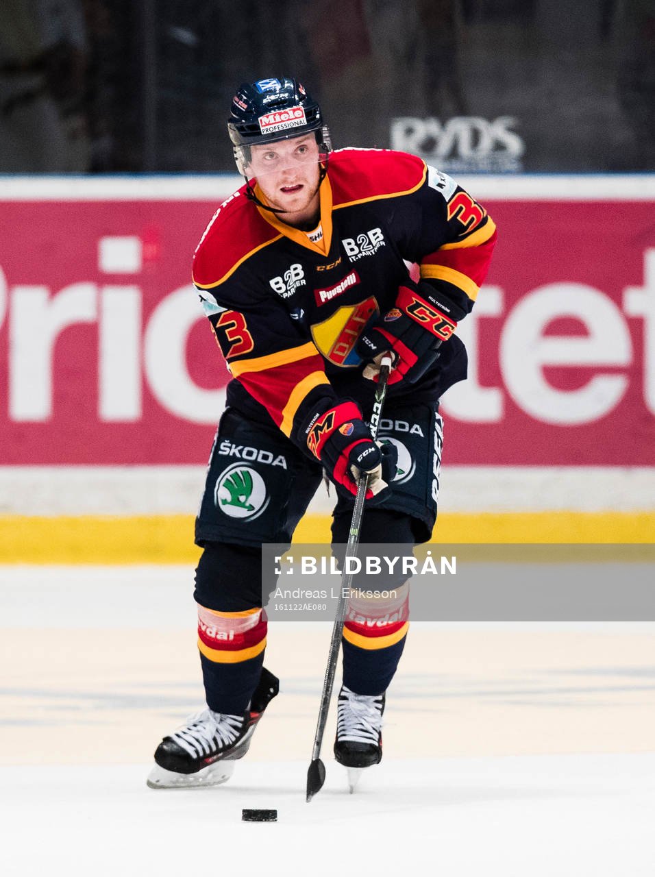 Djurgårdens Linus Hultström med pucken