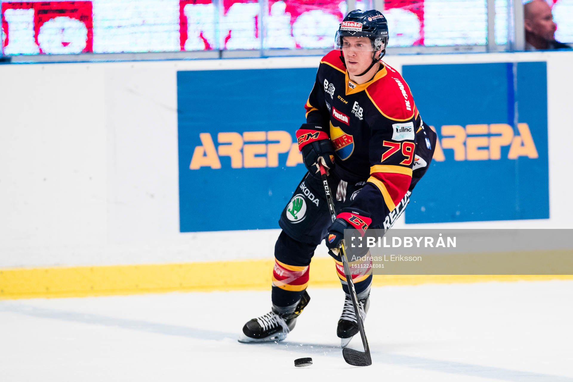 Djurgårdens Patrik Lundh med pucken