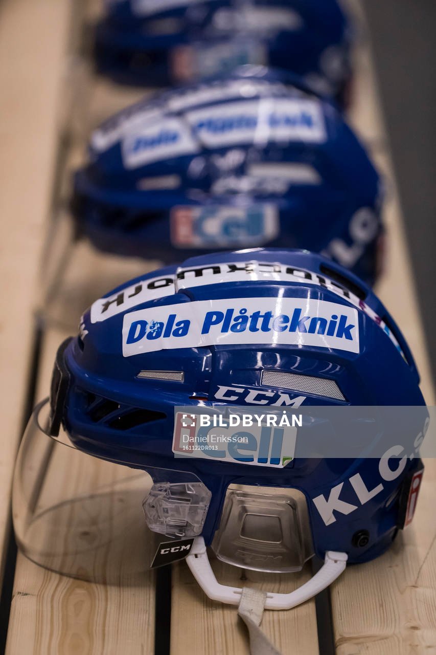 Leksands hjälmar innan ishockeymatchen i SHL mellan
