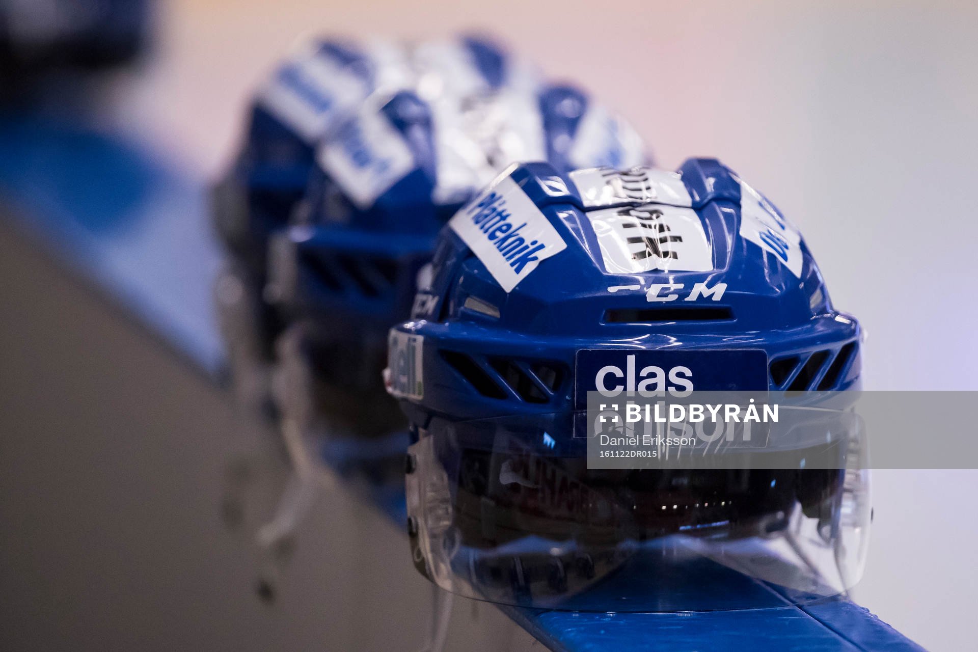 Leksands hjälmar innan ishockeymatchen i SHL mellan