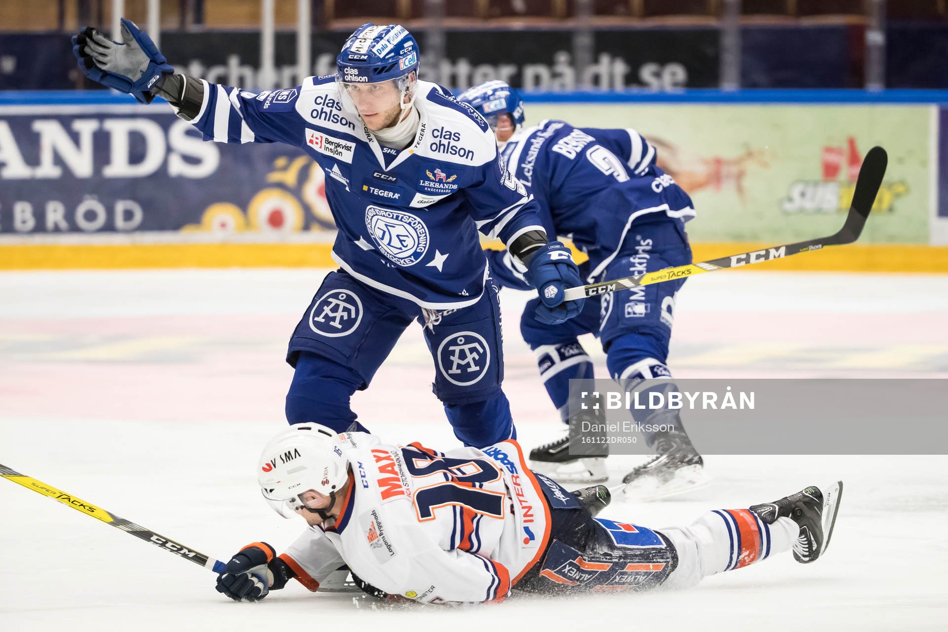 Leksands Ben Youds tacklar Växjös Geoff Platt  i