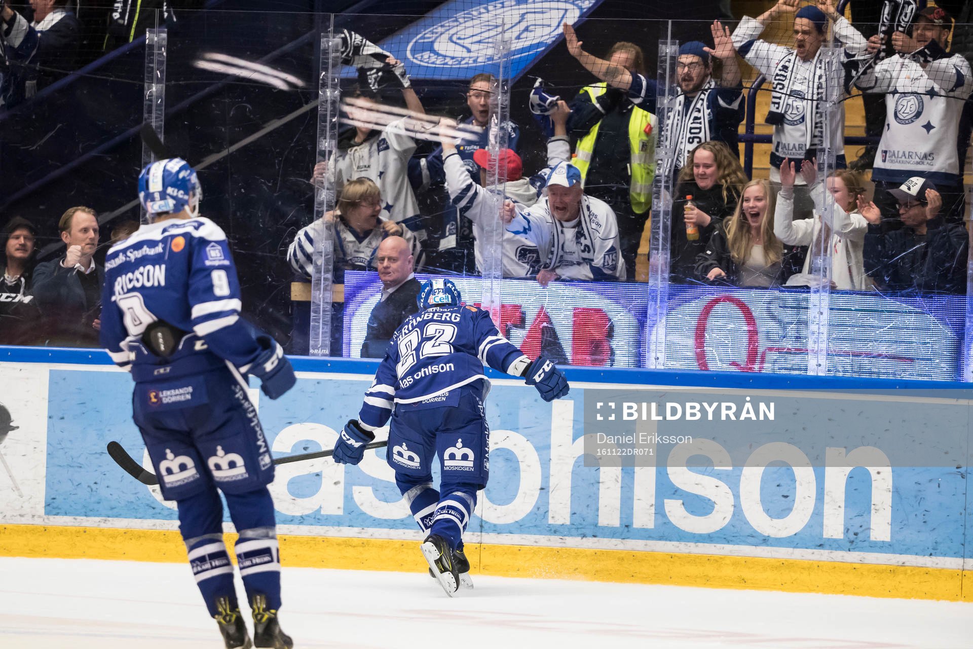 Leksands Martin Grönberg jublar framför fansen