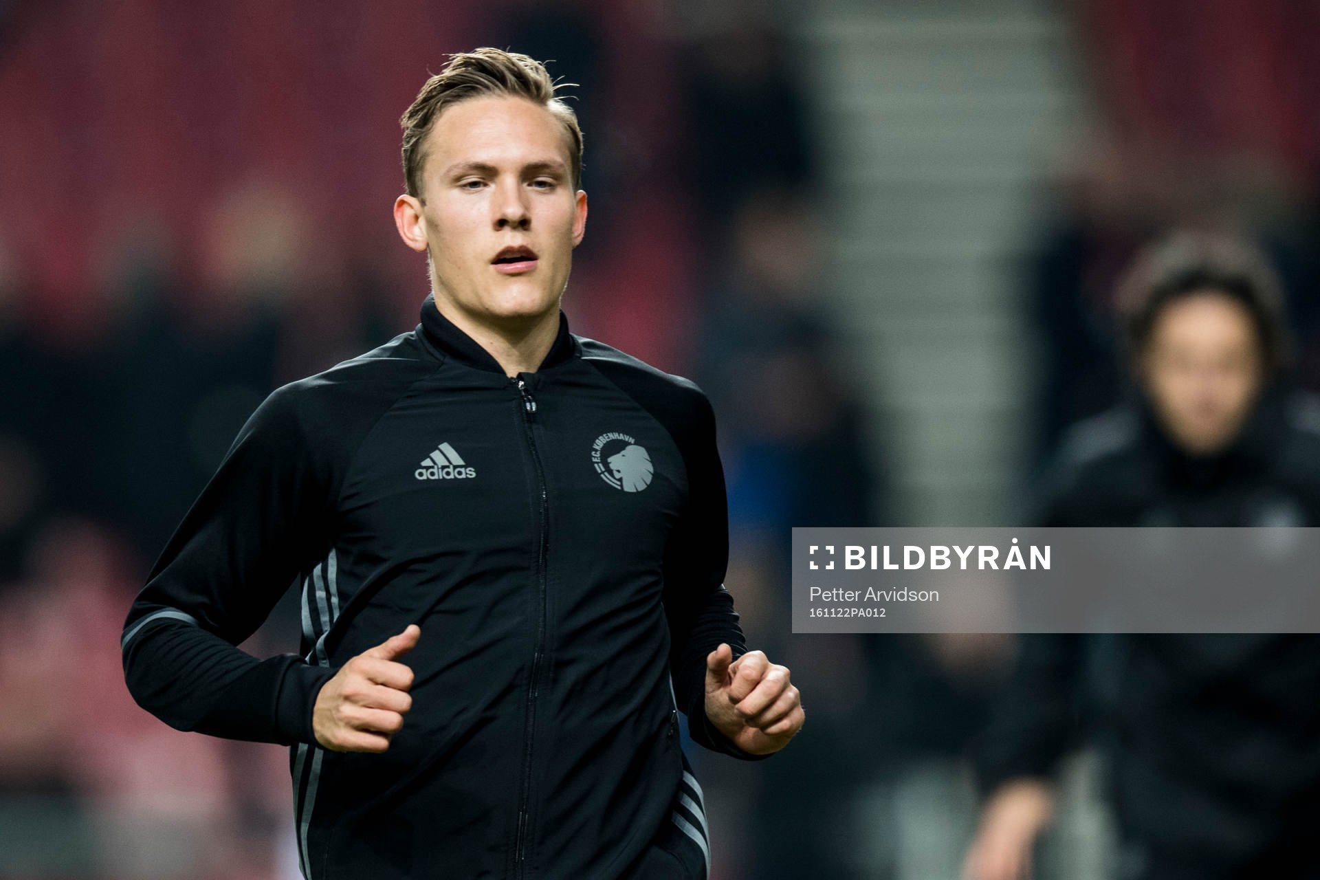 FC Köpenhamns Ludwig Augustinsson värmer upp