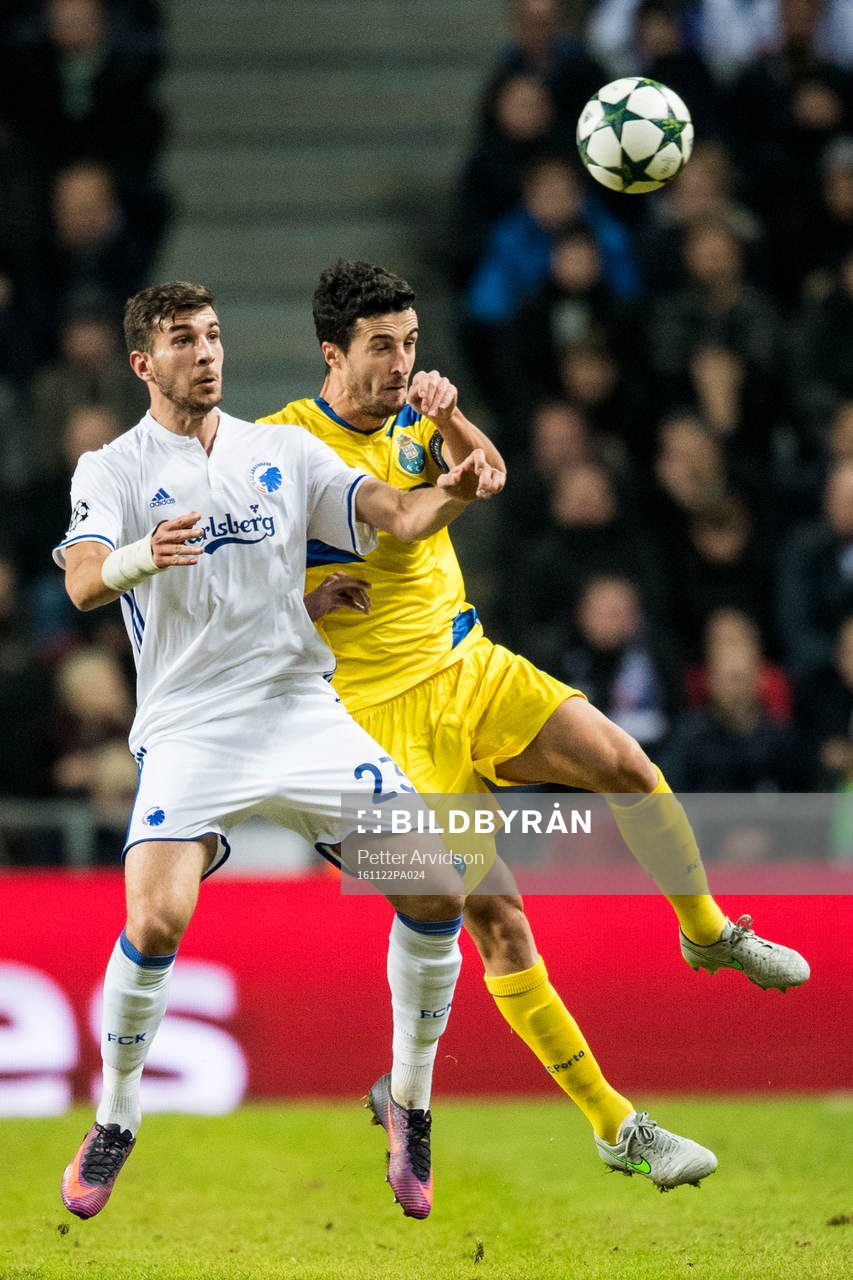 FC Köpenhamns Andrija Pavlovic och Portos Alex Telles