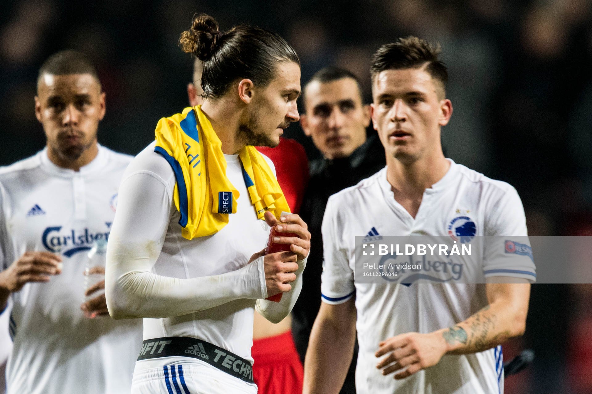 FC Köpenhamns Erik Johansson och Benjamin Verbic deppar