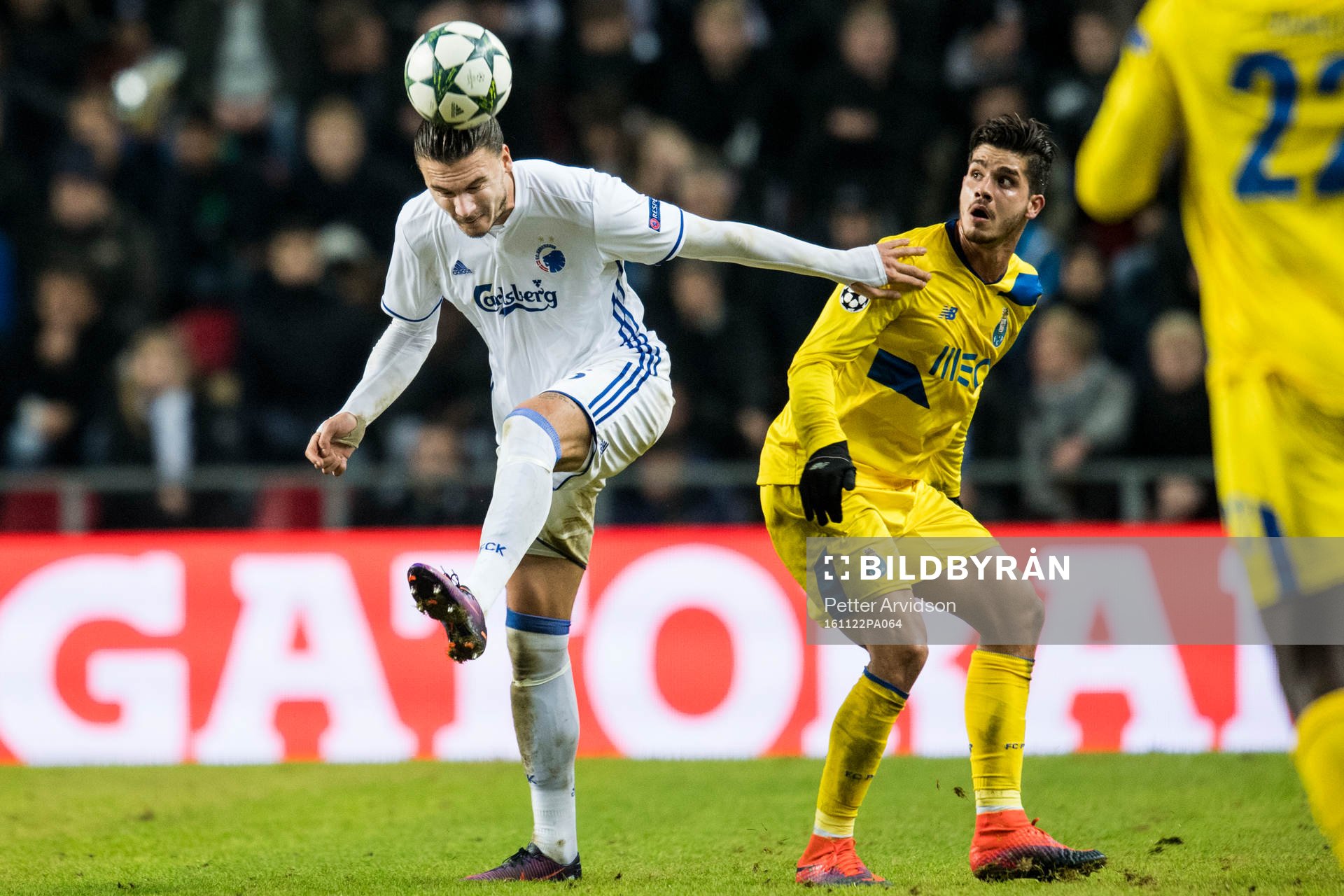 FC Köpenhamns Erik Johansson och Portos André Silva
