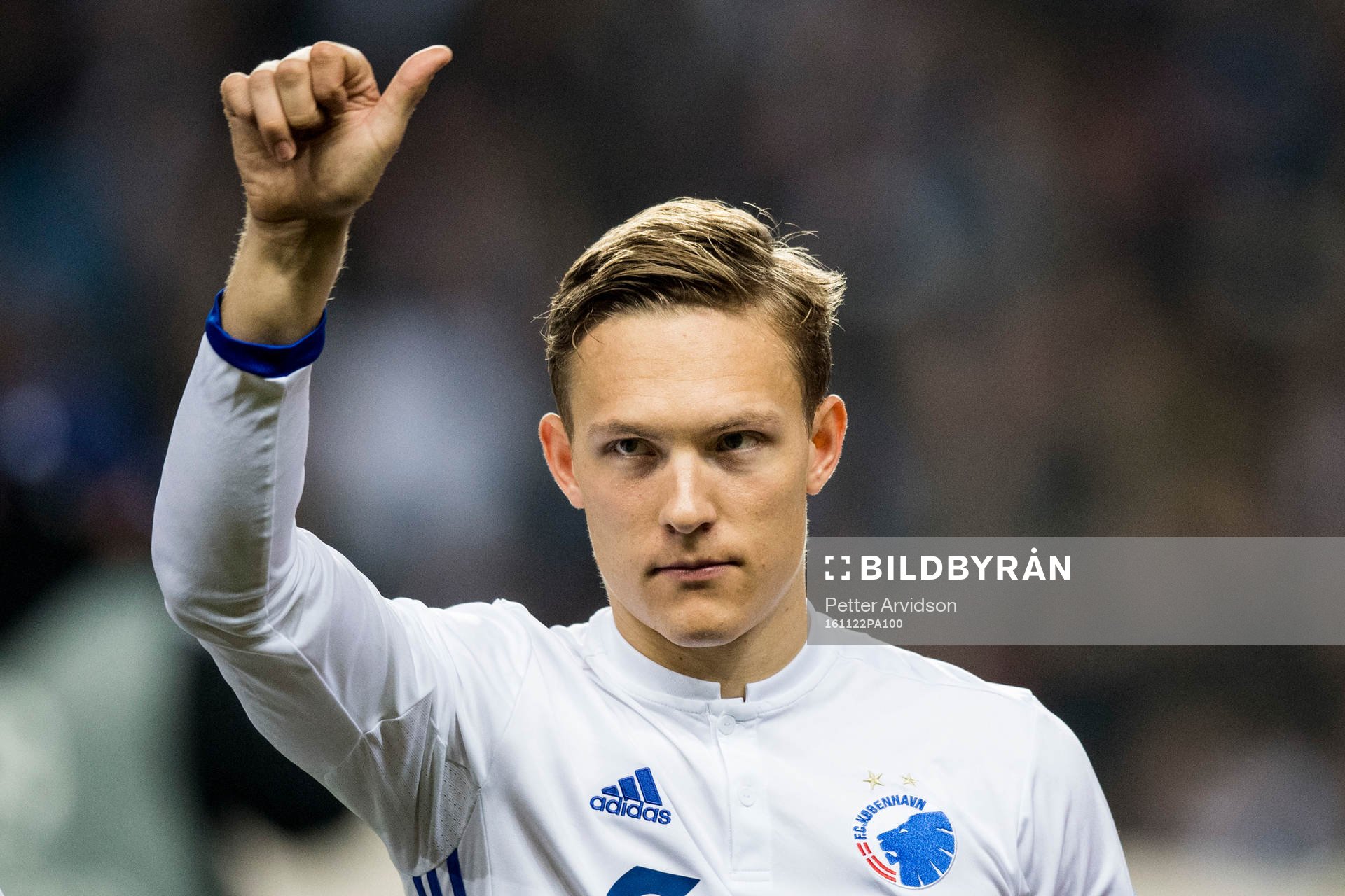 FC Köpenhamns Ludwig Augustinsson gör tummen upp