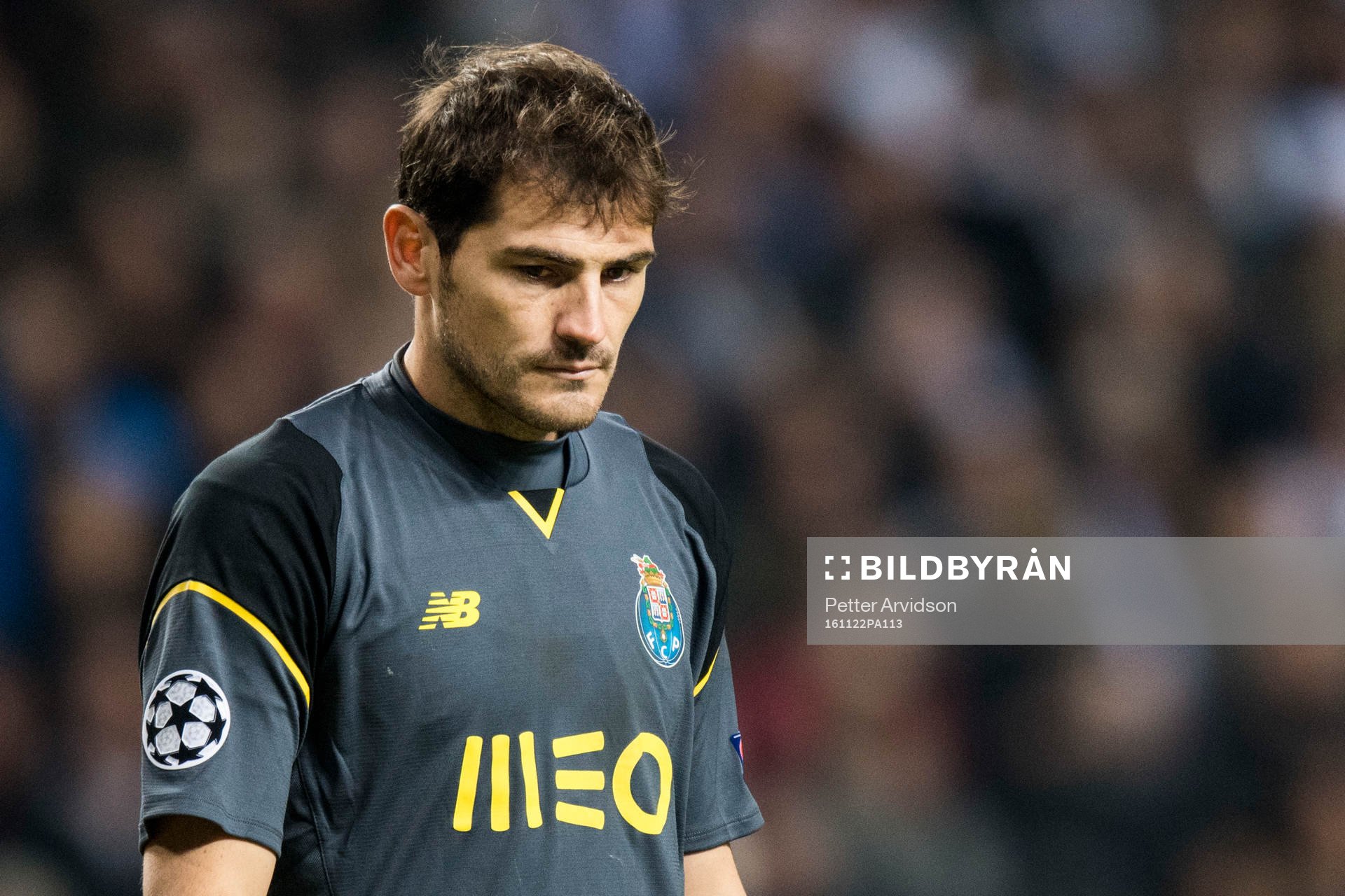 Portos målvakt Iker Casillas deppar