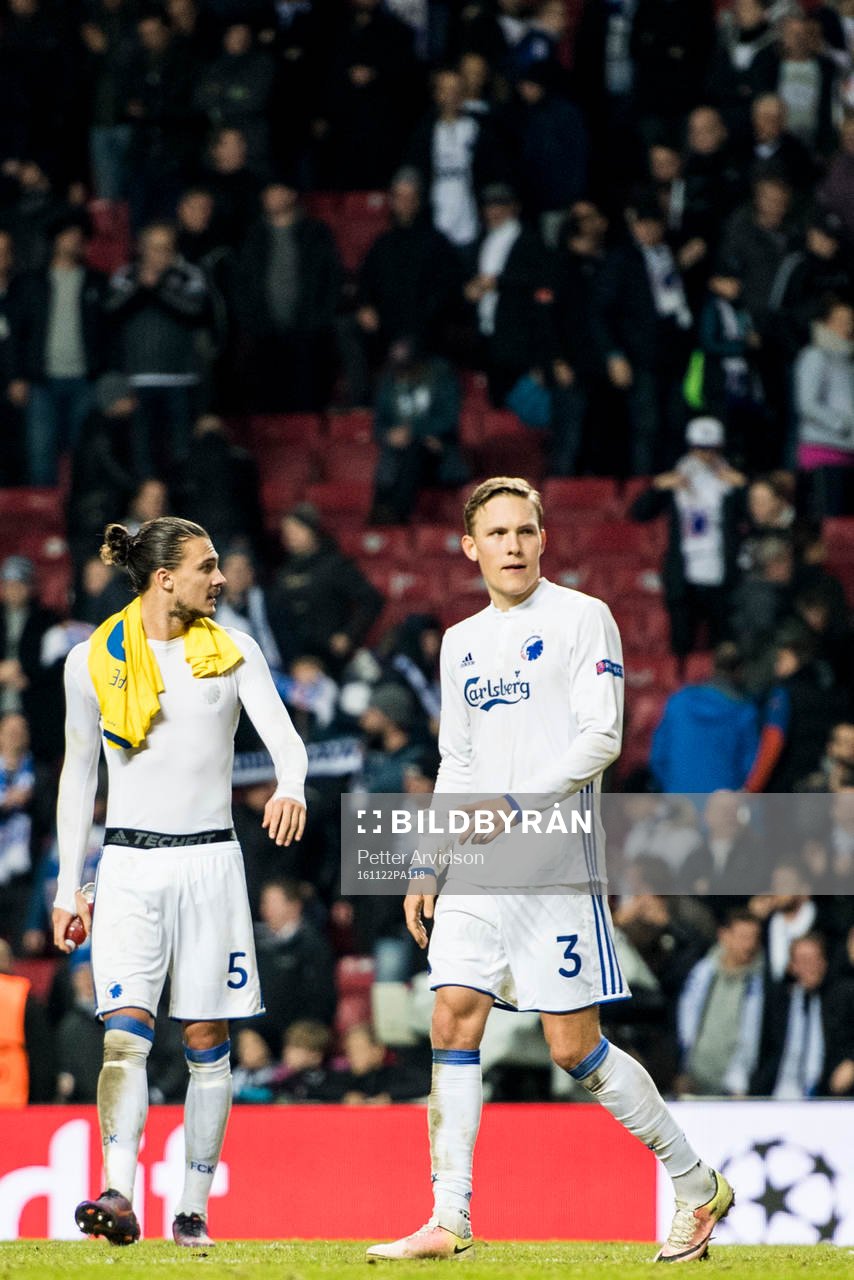 FC Köpenhamns Erik Johansson och Ludwig Augustinsson deppar