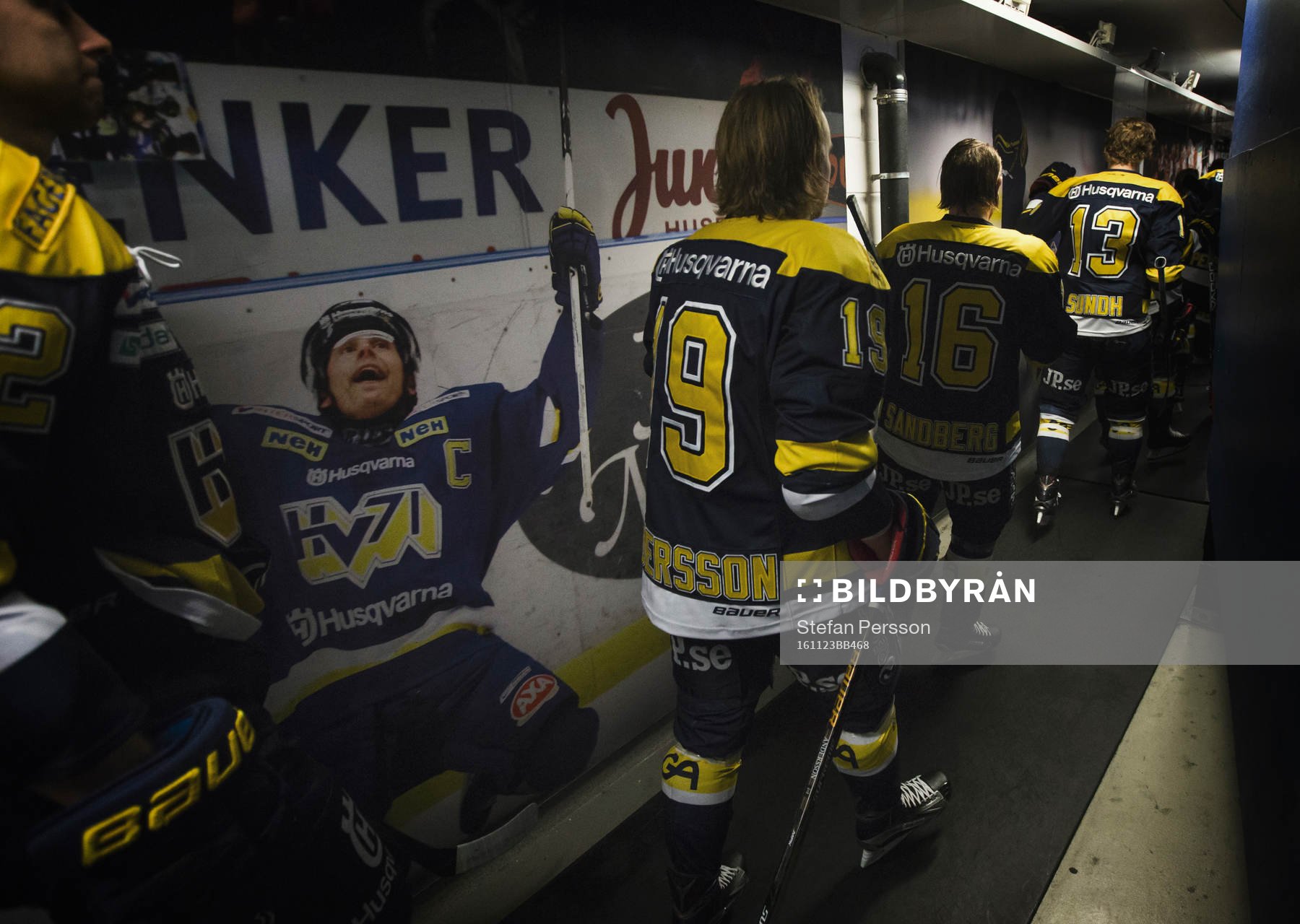 s Erik Andersson, Filip Sandberg och Oscar Sundh passerar