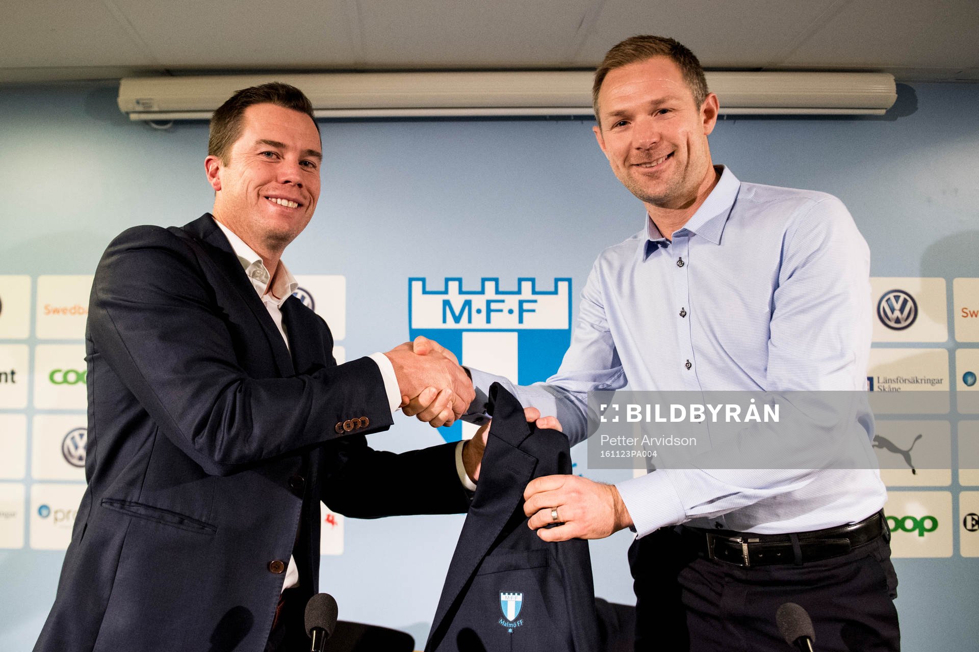 Sportchef Daniel Andersson lämnar över tränarkavajen och
