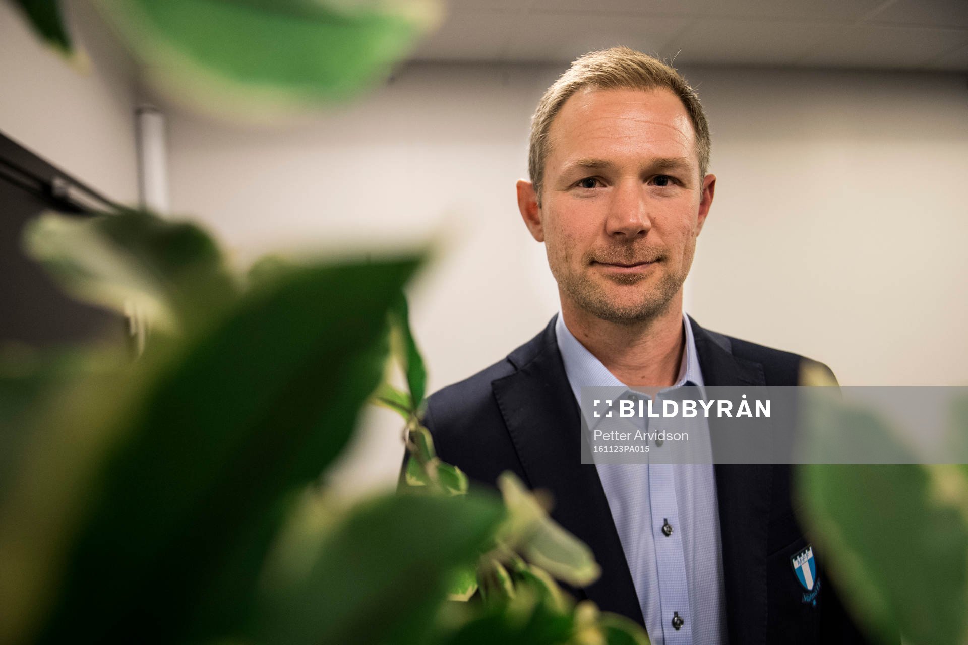 Magnus Pehrsson poserar för ett porträtt efter att han presenterats som ny tränare för Malmö FF under en presskonferens den 23 november 2016 i Malmö.