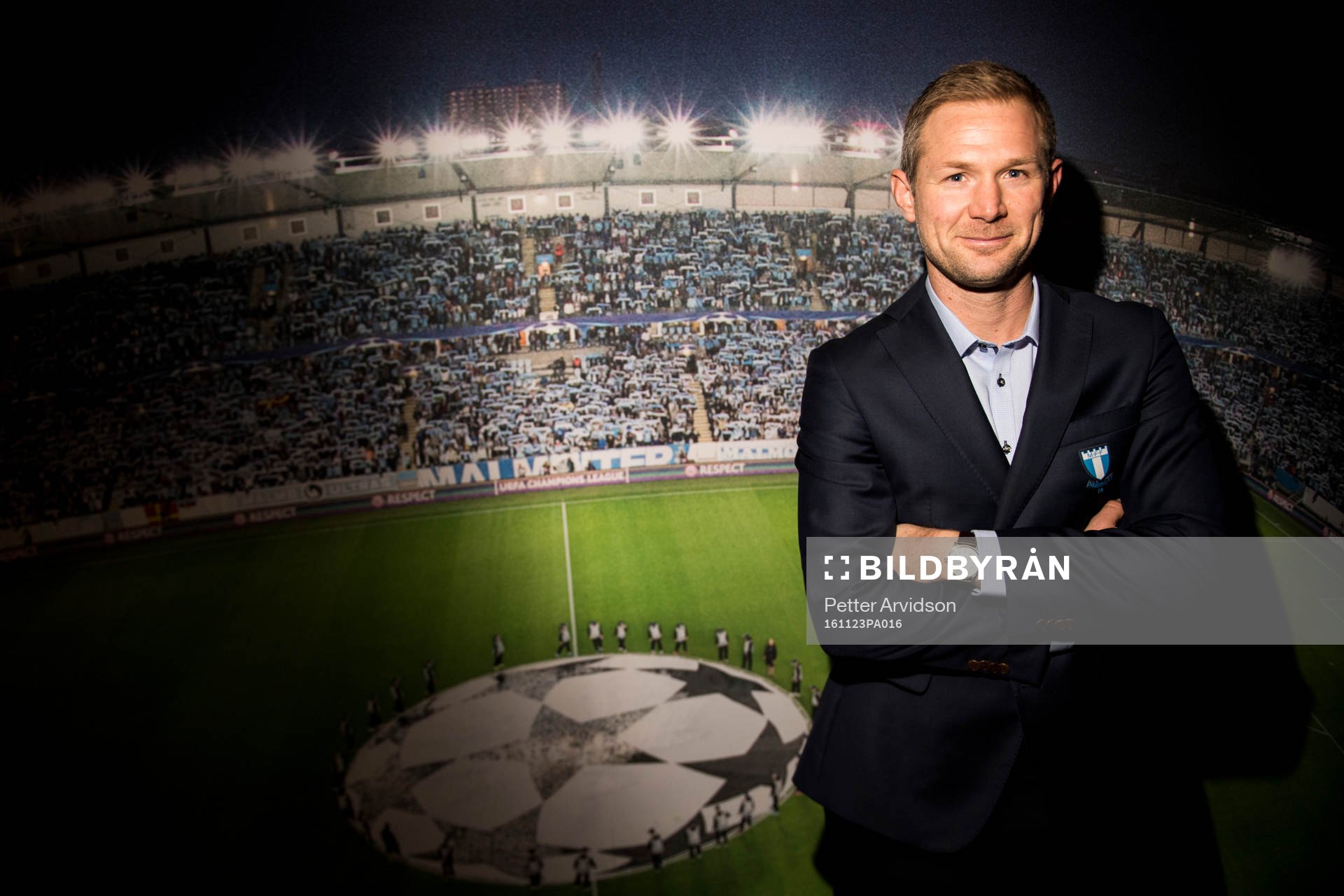Magnus Pehrsson poserar för ett porträtt efter att han presenterats som ny tränare för Malmö FF under en presskonferens den 23 november 2016 i Malmö.