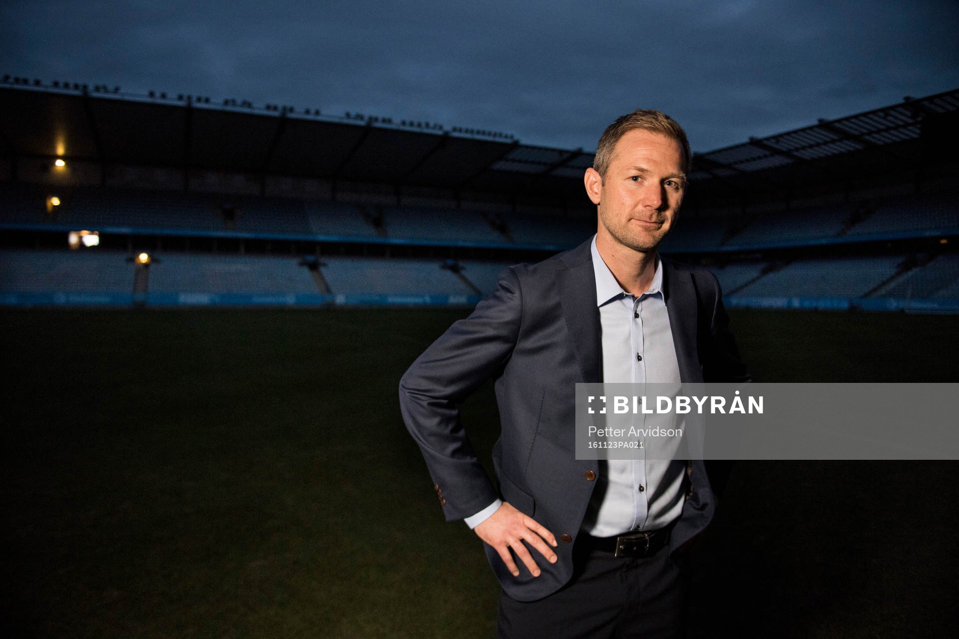 Magnus Pehrsson poserar för ett porträtt ute på Swedbank Stadion efter att han presenterats som ny tränare för Malmö FF under en presskonferens den 23 november 2016 i Malmö.